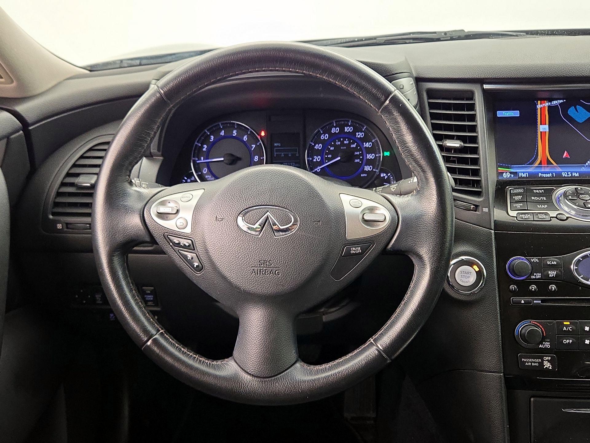 Thumbnail: 2016 INFINITI QX70 - 10