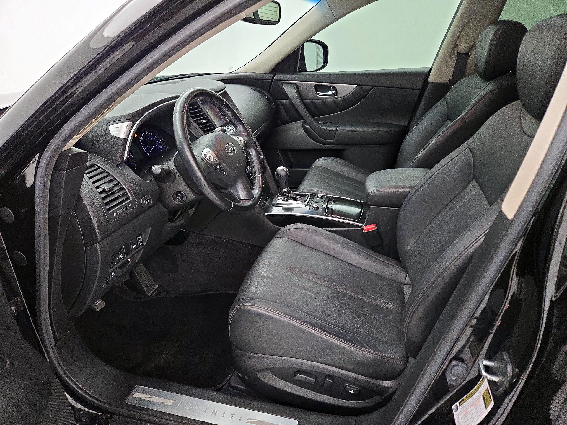 Thumbnail: 2016 INFINITI QX70 - 11