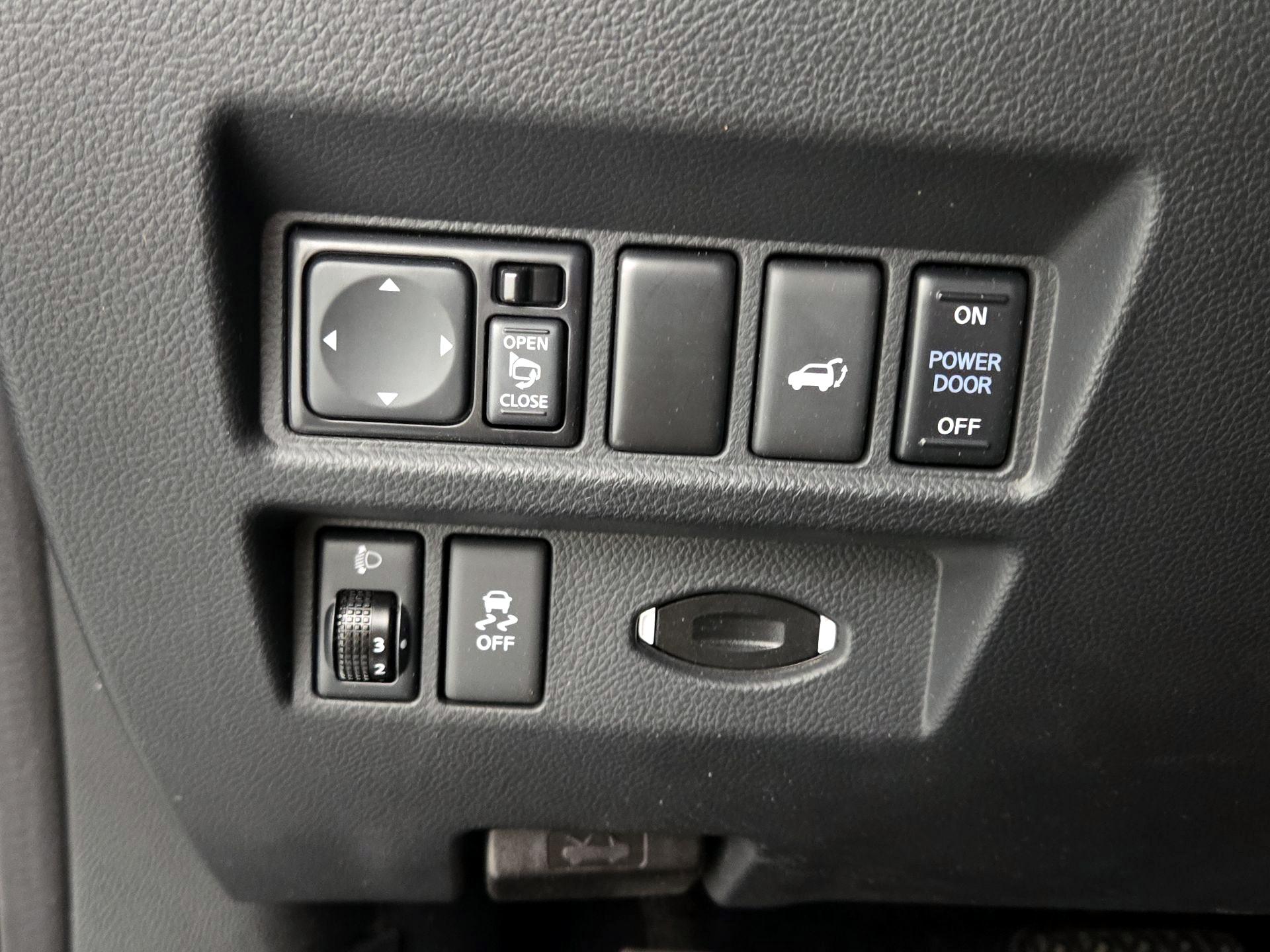 Thumbnail: 2016 INFINITI QX70 - 13