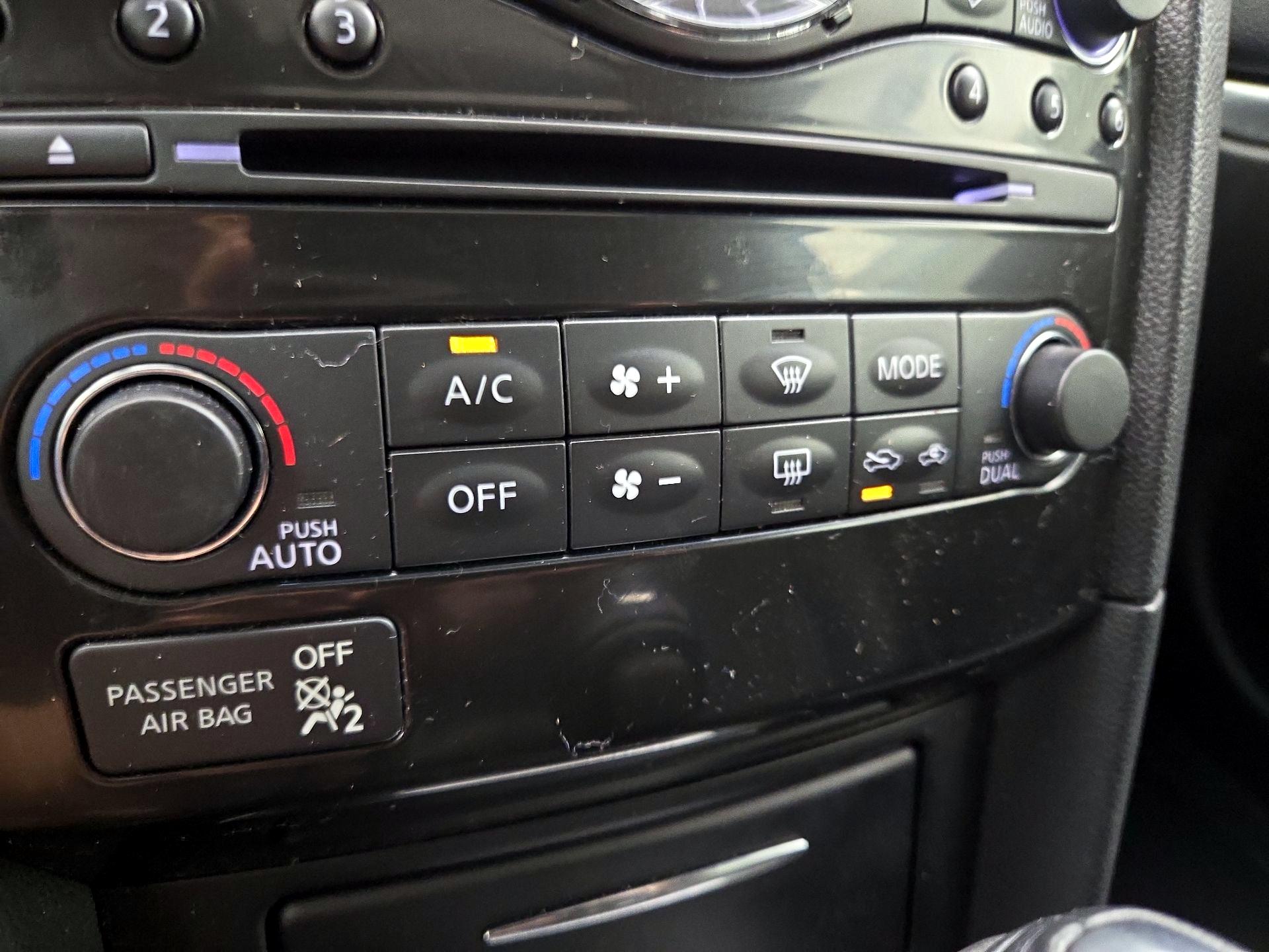 Thumbnail: 2016 INFINITI QX70 - 17