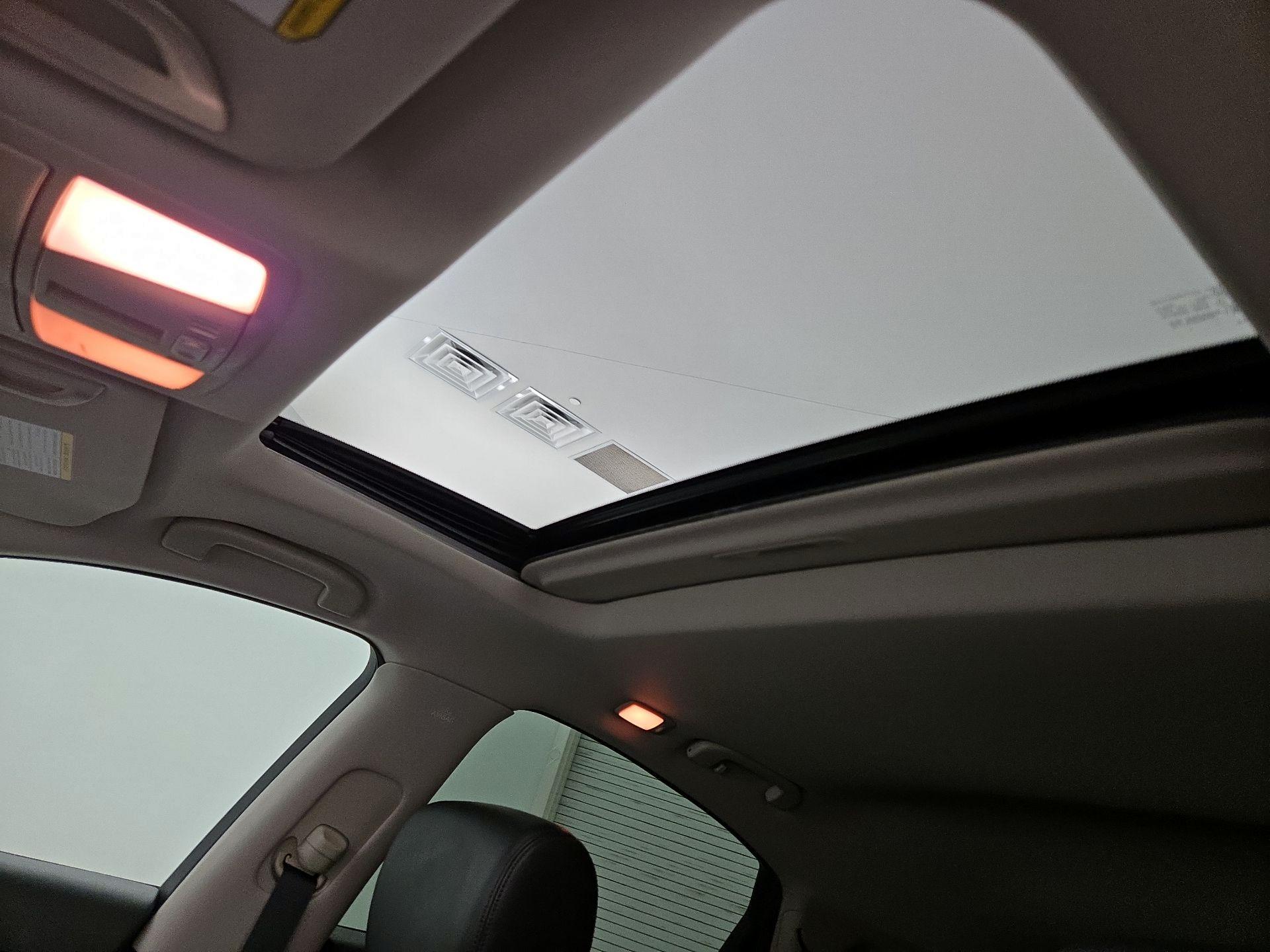 Thumbnail: 2016 INFINITI QX70 - 20