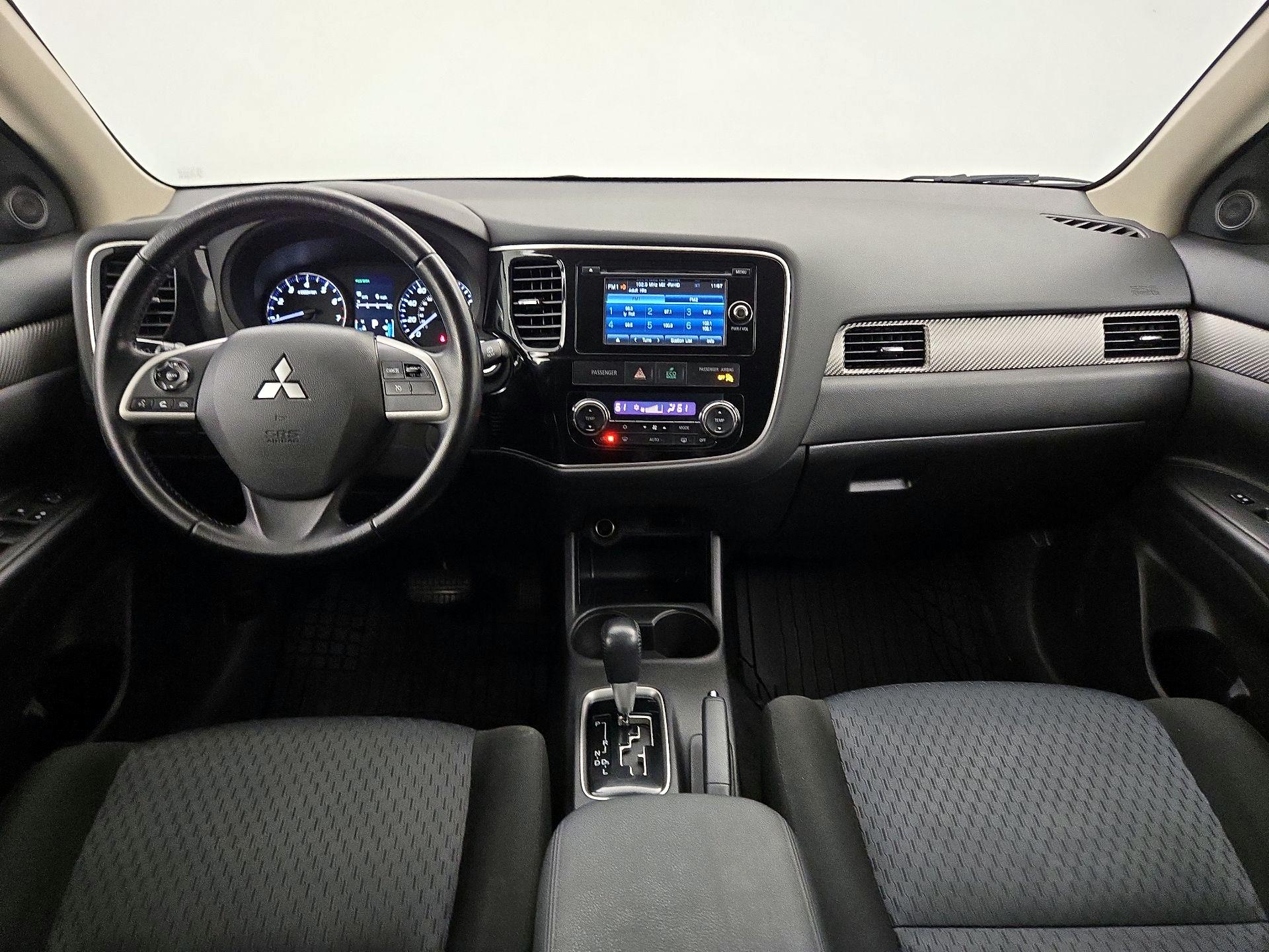 Thumbnail: 2014 Mitsubishi Outlander - 9