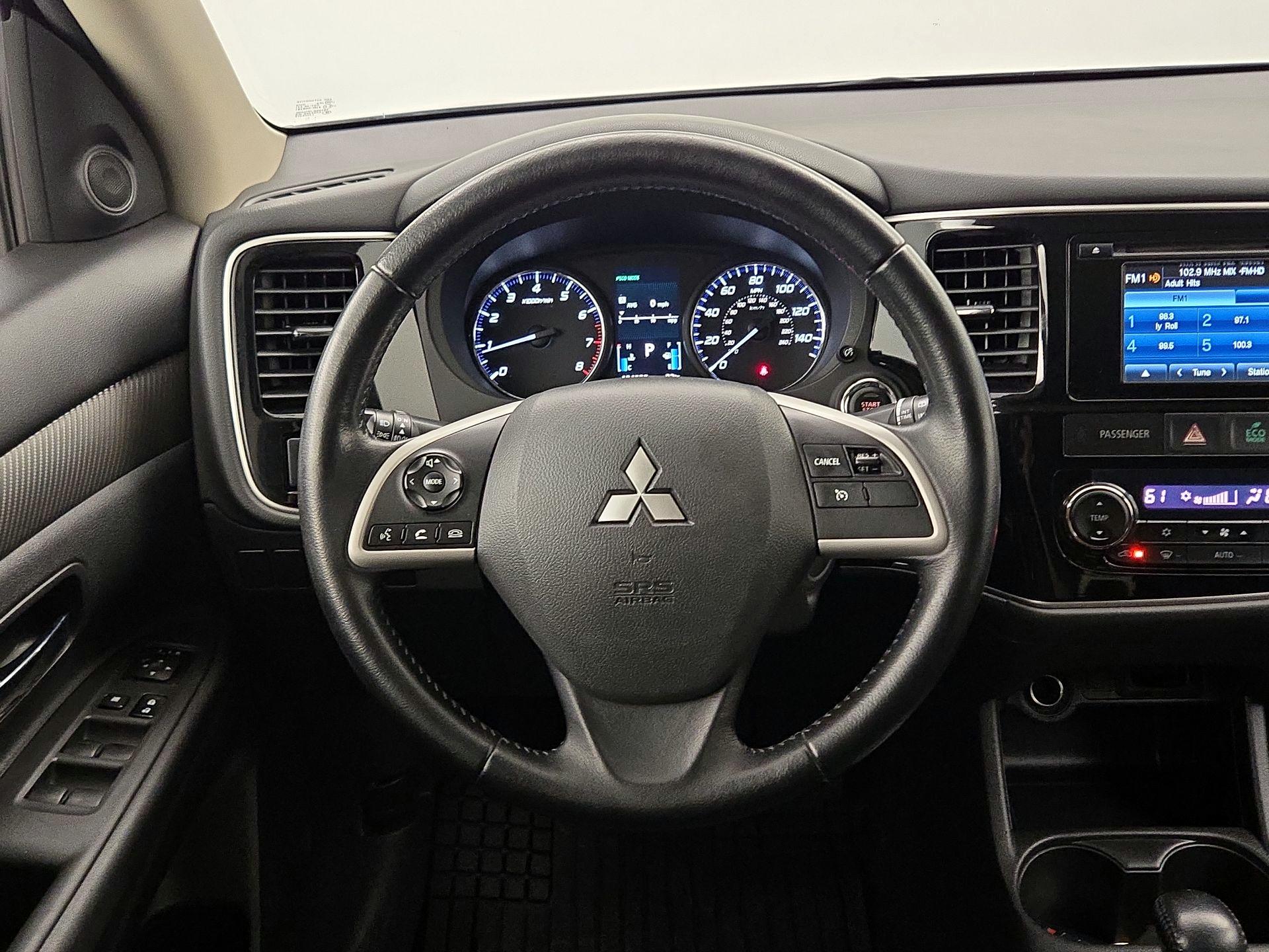 Thumbnail: 2014 Mitsubishi Outlander - 10