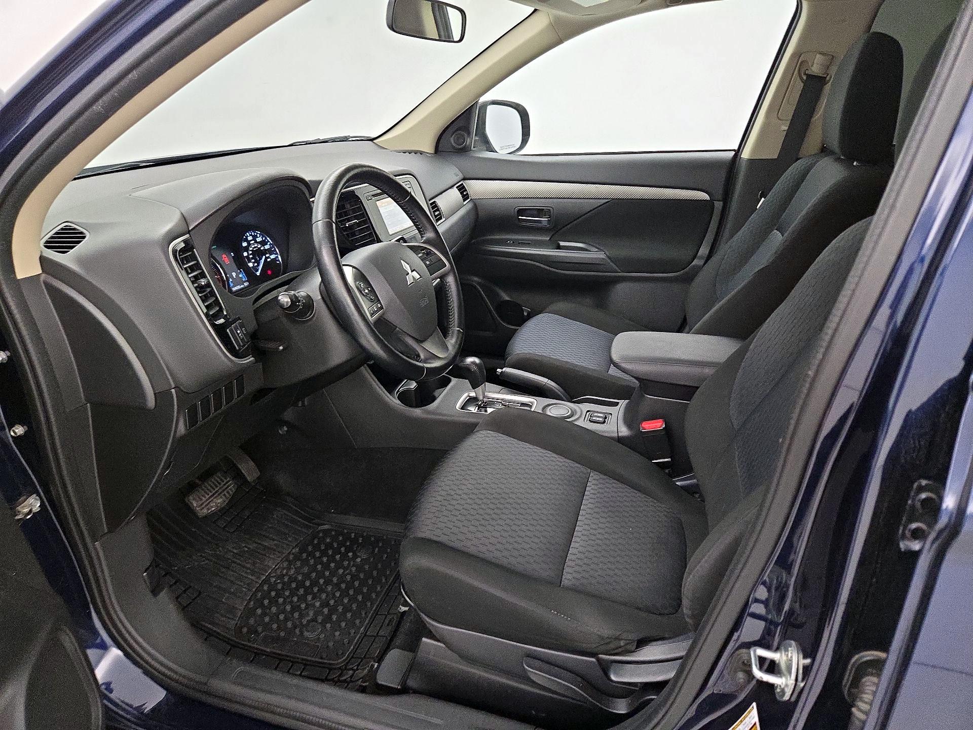 Thumbnail: 2014 Mitsubishi Outlander - 11