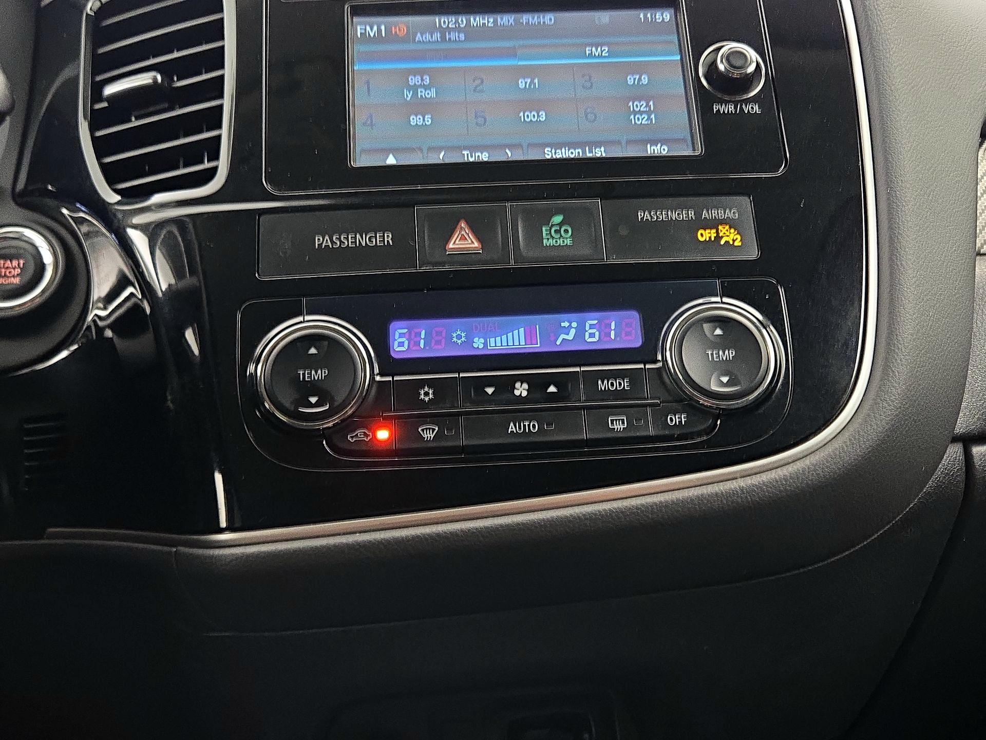 Thumbnail: 2014 Mitsubishi Outlander - 15