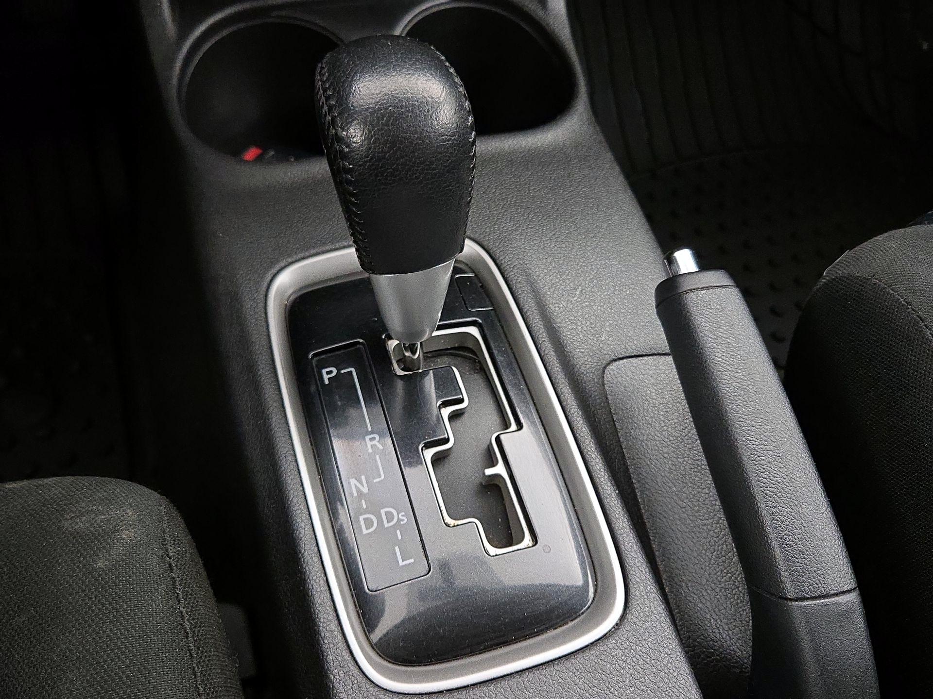 Thumbnail: 2014 Mitsubishi Outlander - 16