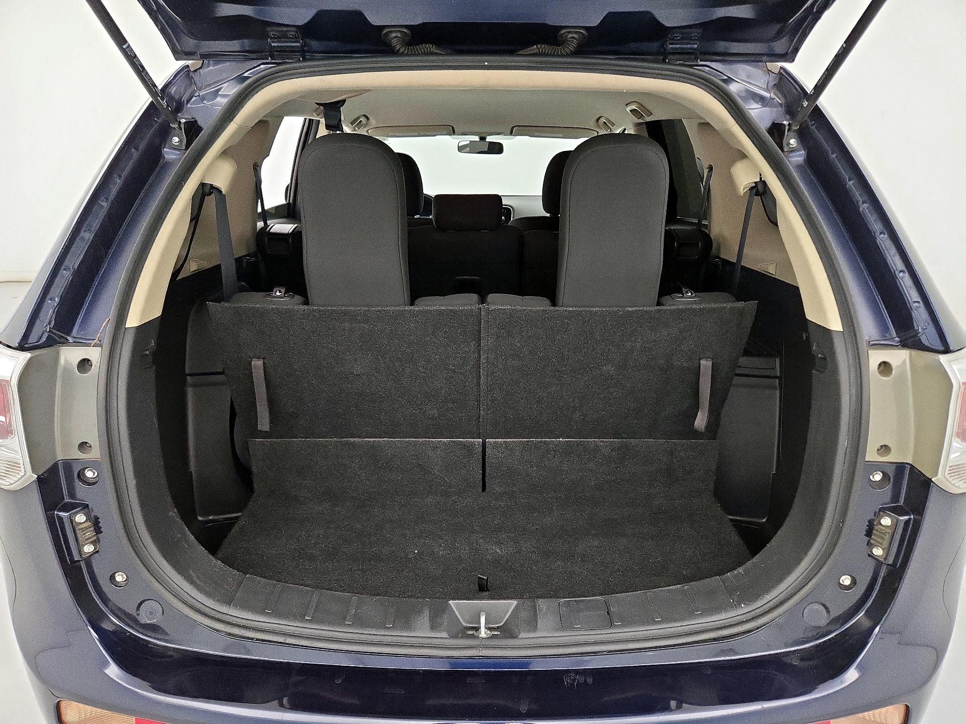 Thumbnail: 2014 Mitsubishi Outlander - 20