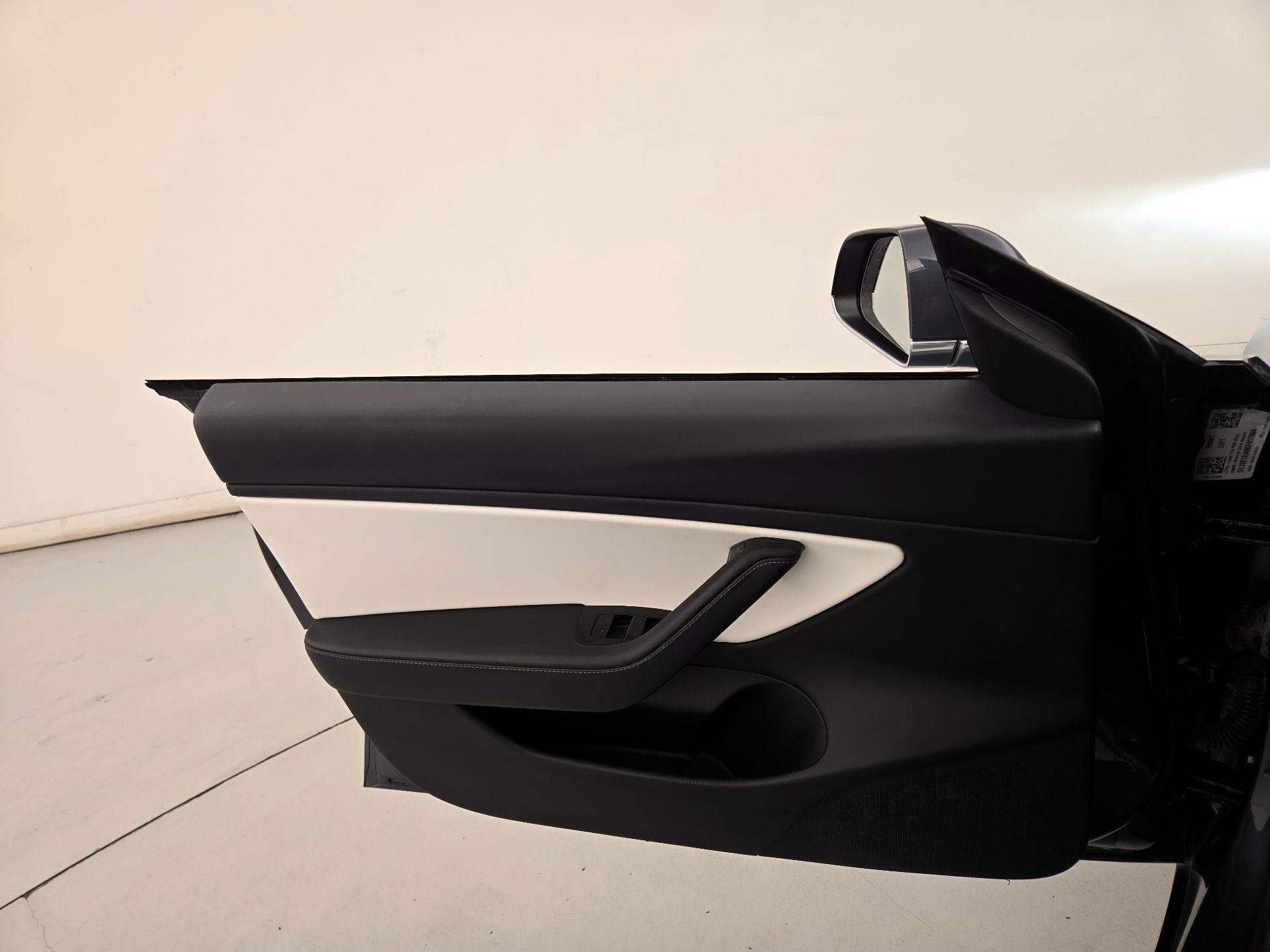 Thumbnail: 2019 Tesla Model 3 - 12