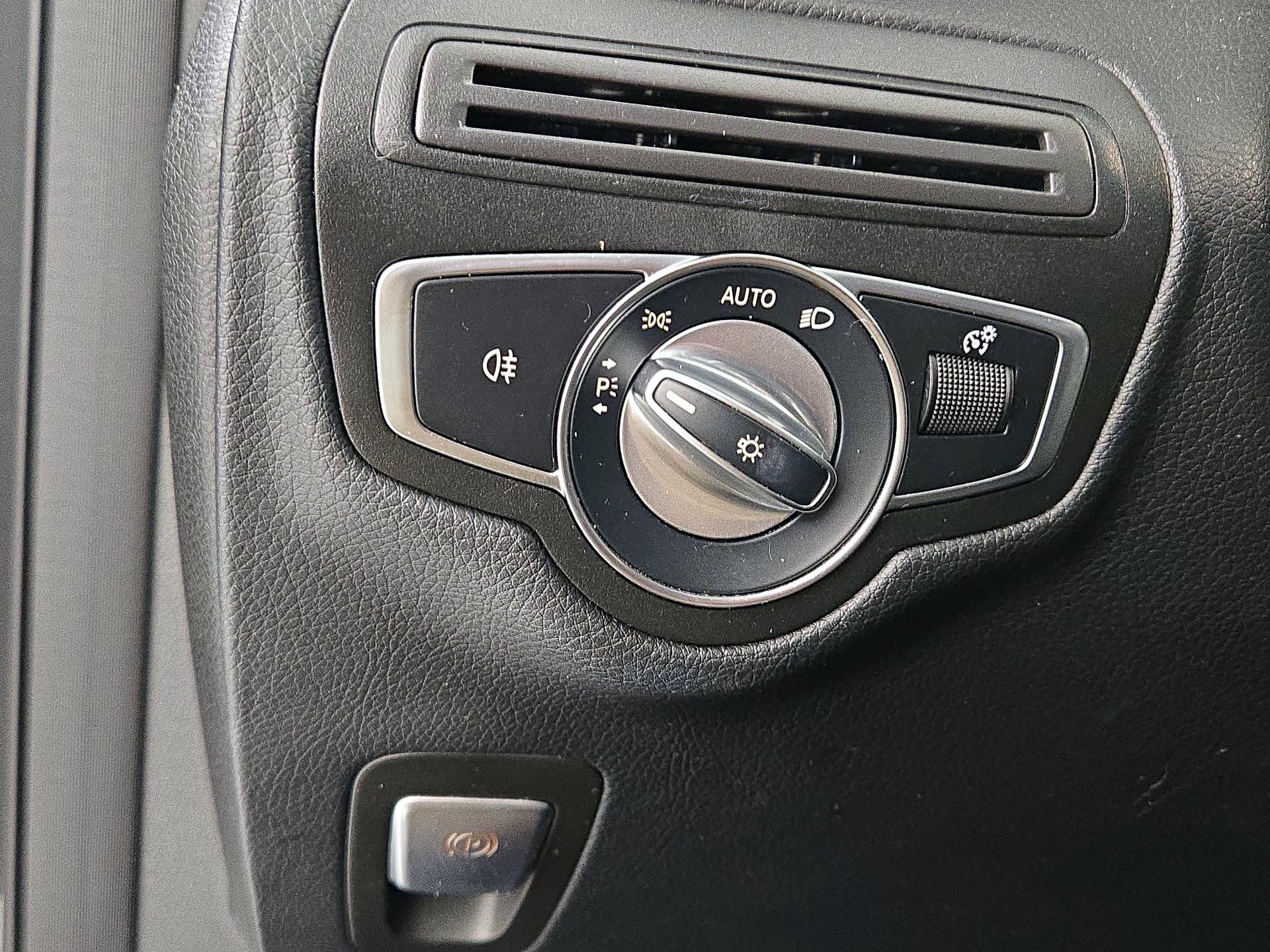 Thumbnail: 2020 Mercedes-Benz GLC - 13