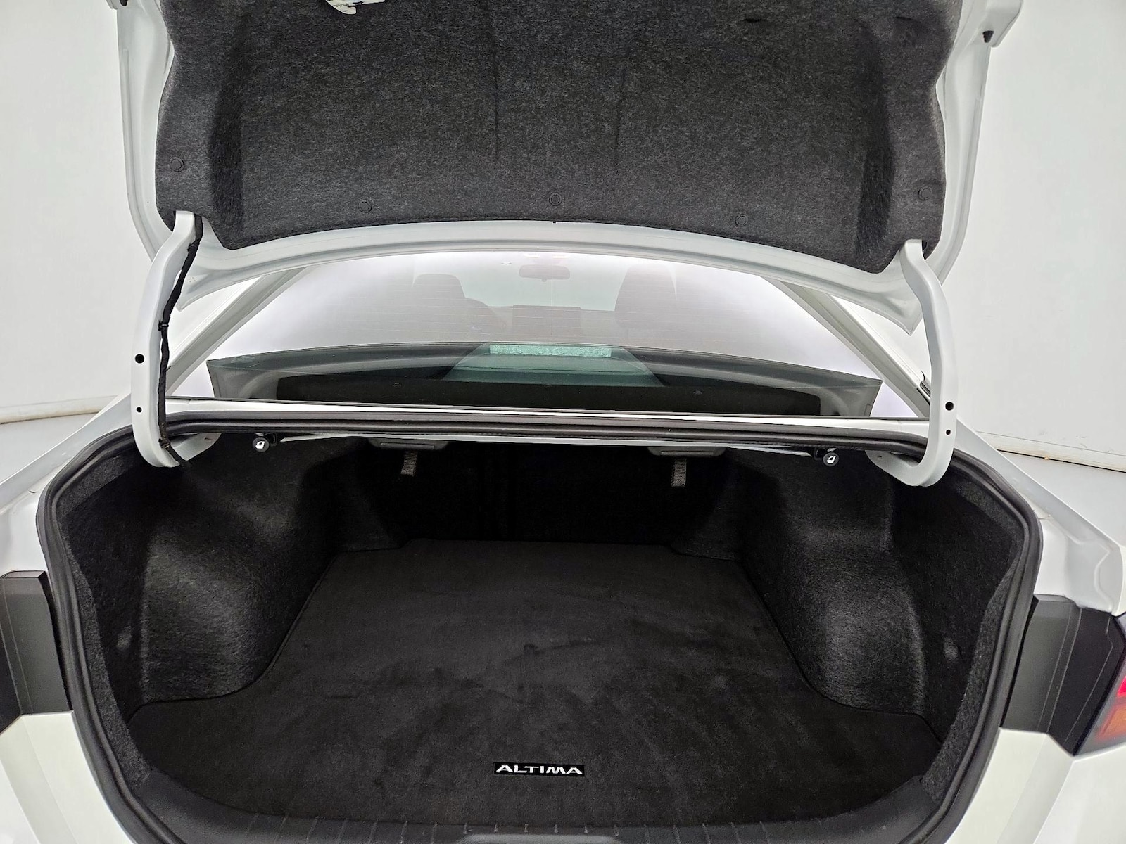 2024 Nissan Altima SR - Photo 23