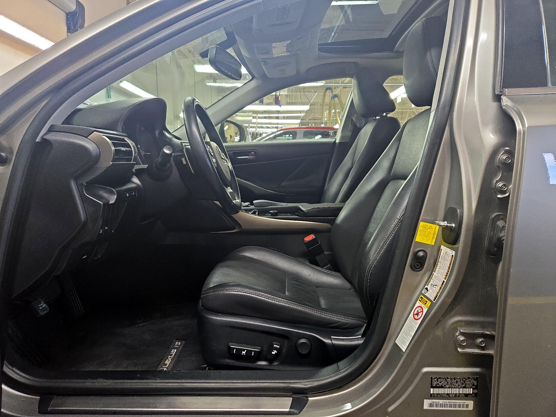 Thumbnail: 2014 Lexus IS - 11