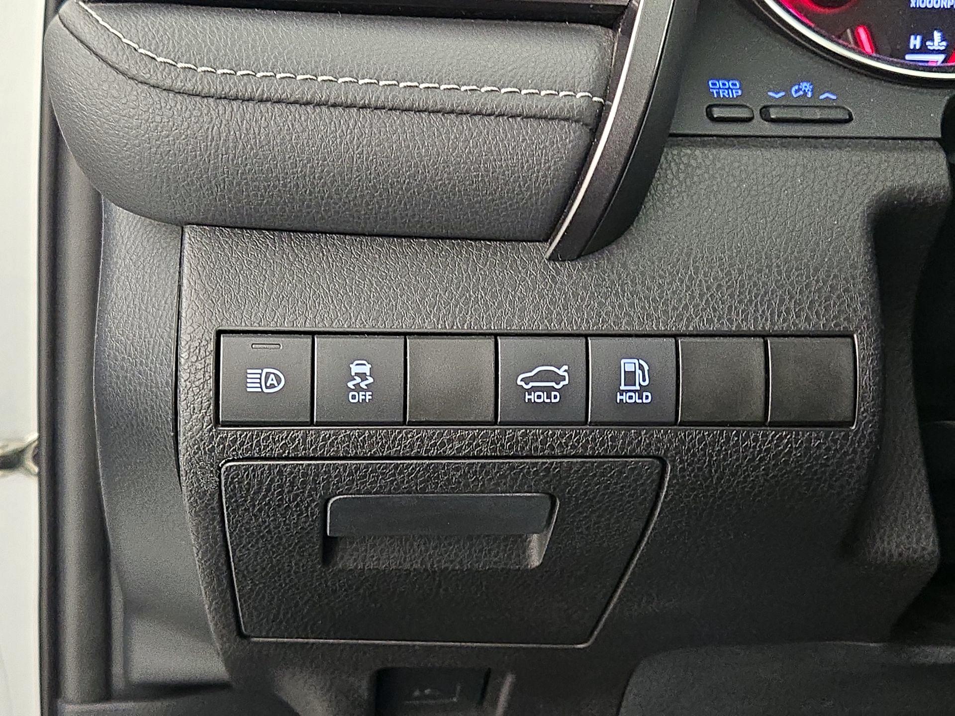 Thumbnail: 2020 Toyota Camry - 13