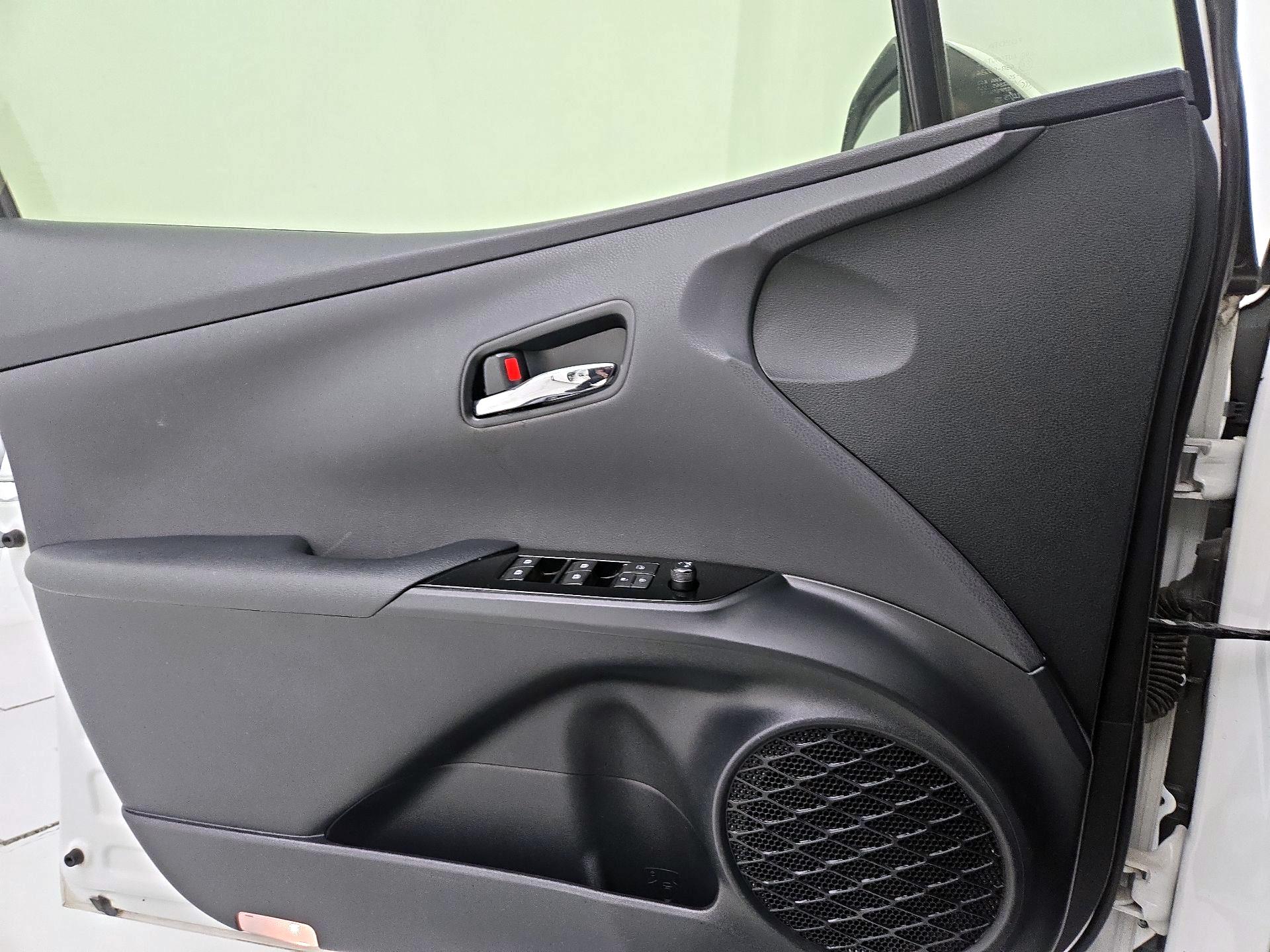 Thumbnail: 2016 Toyota Prius - 12