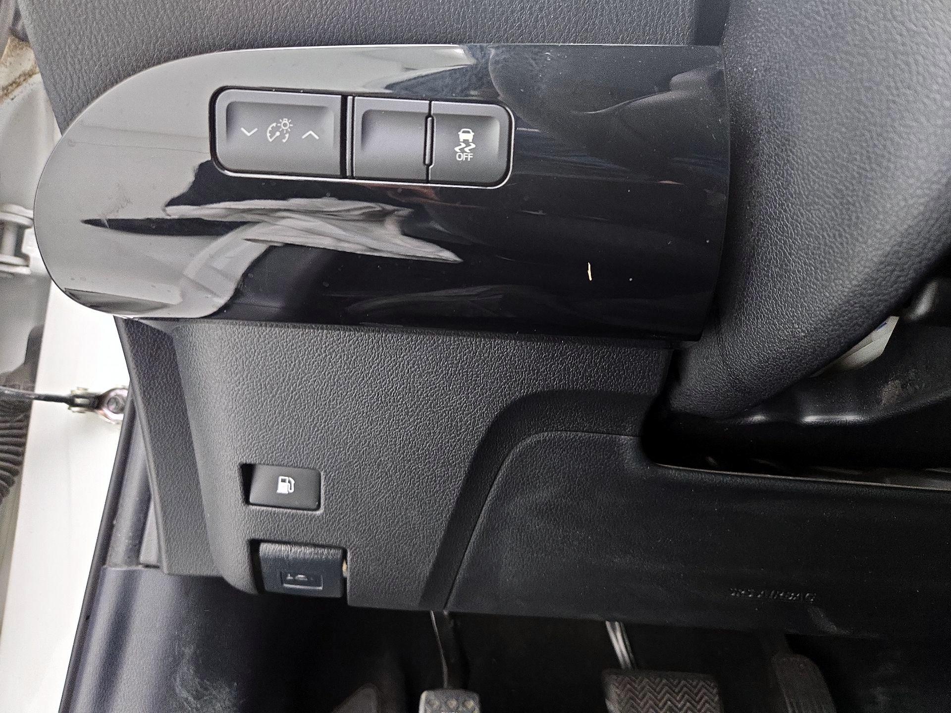 Thumbnail: 2016 Toyota Prius - 13