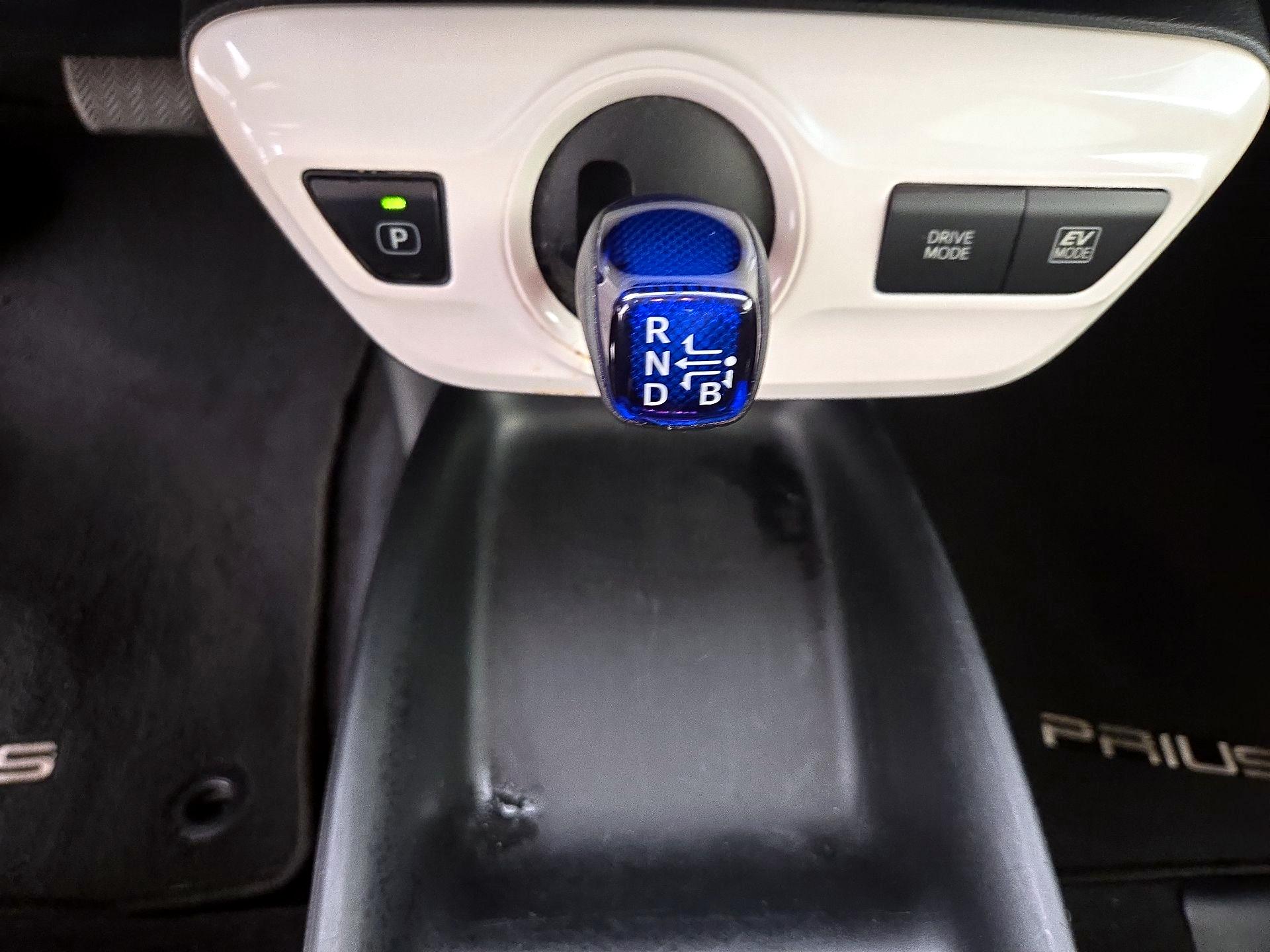 Thumbnail: 2016 Toyota Prius - 17