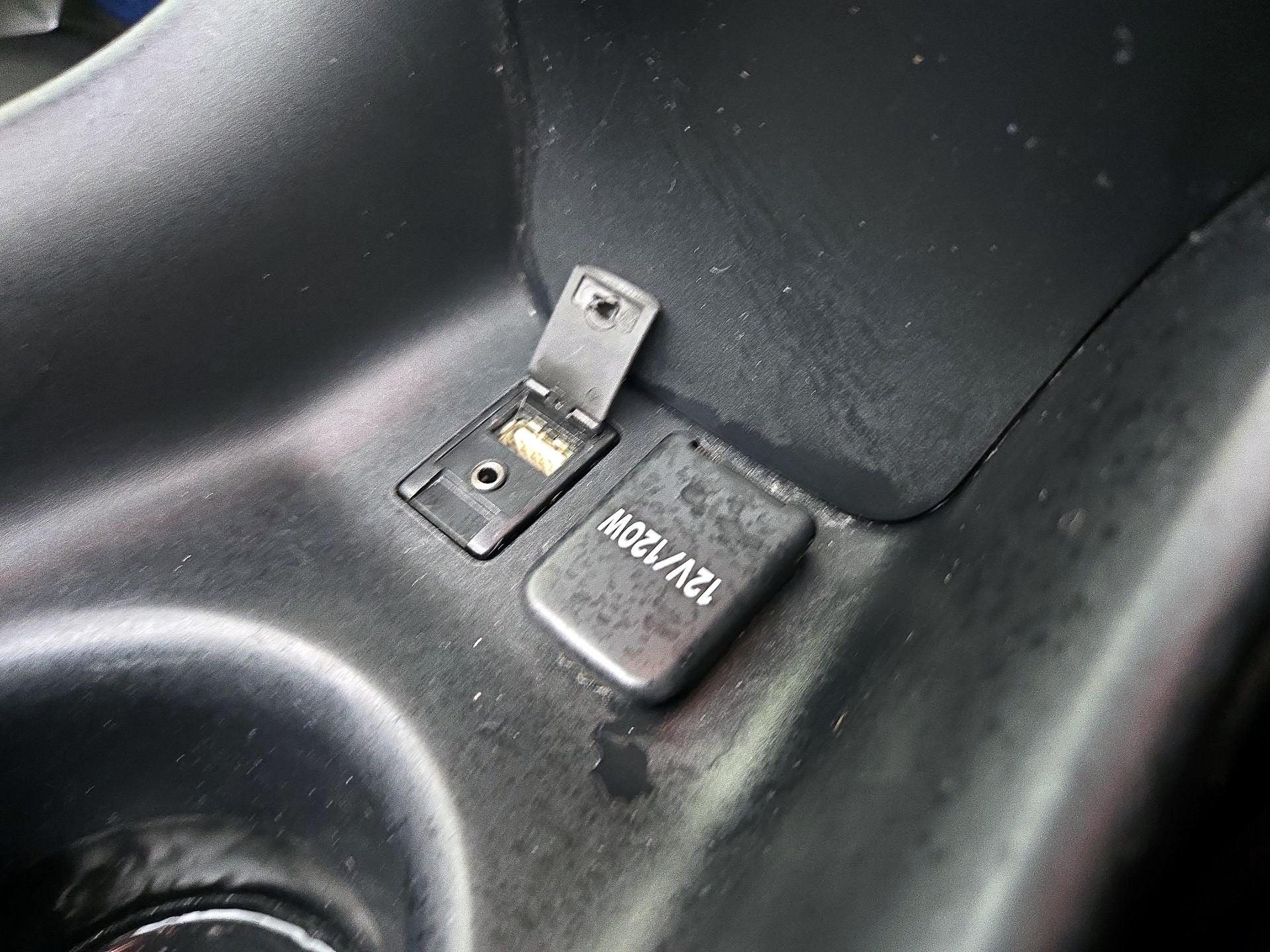 Thumbnail: 2016 Toyota Prius - 18