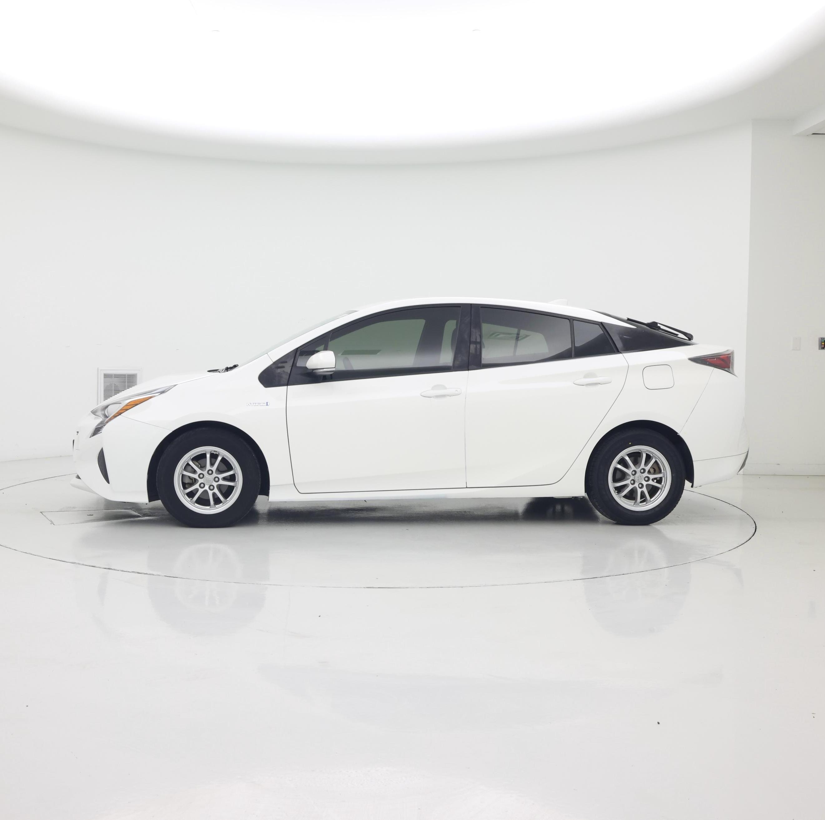 Thumbnail: 2016 Toyota Prius - 3
