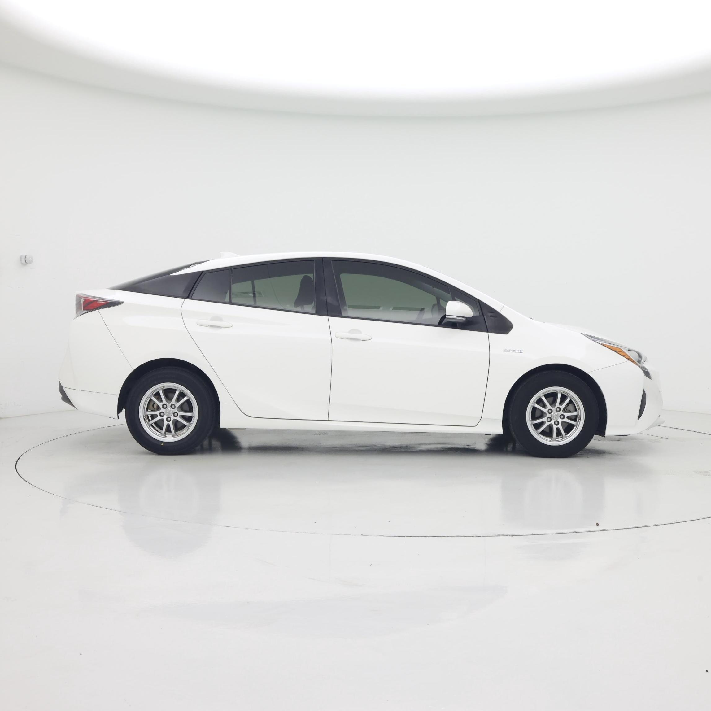 Thumbnail: 2016 Toyota Prius - 7