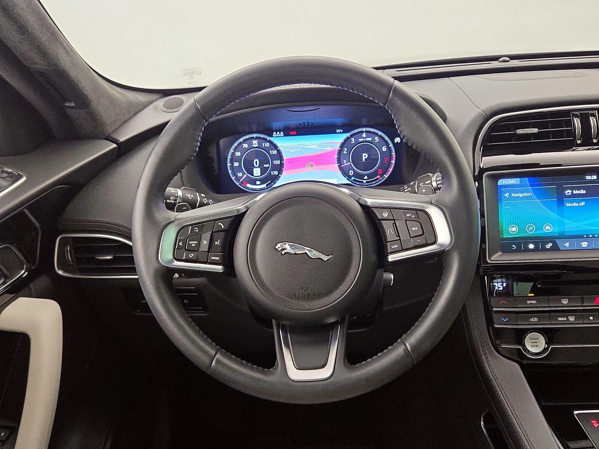 Thumbnail: 2020 Jaguar F-Pace - 10