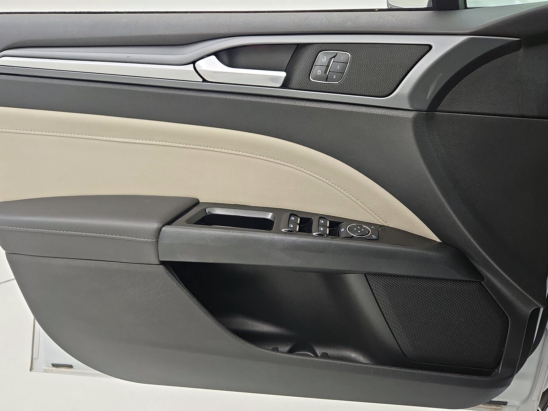 Thumbnail: 2015 Ford Fusion - 12