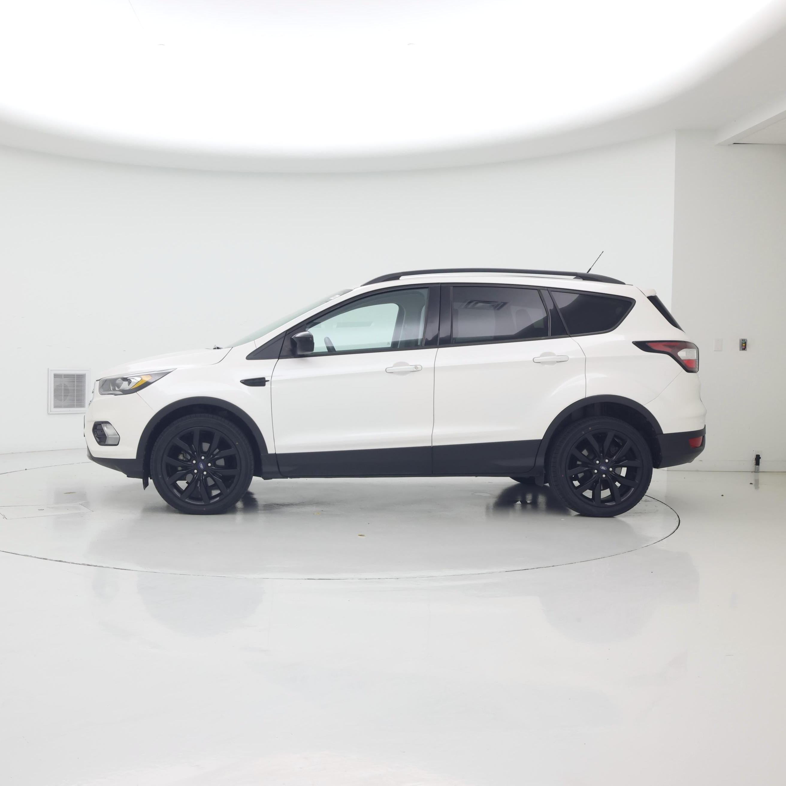 Thumbnail: 2018 Ford Escape - 3