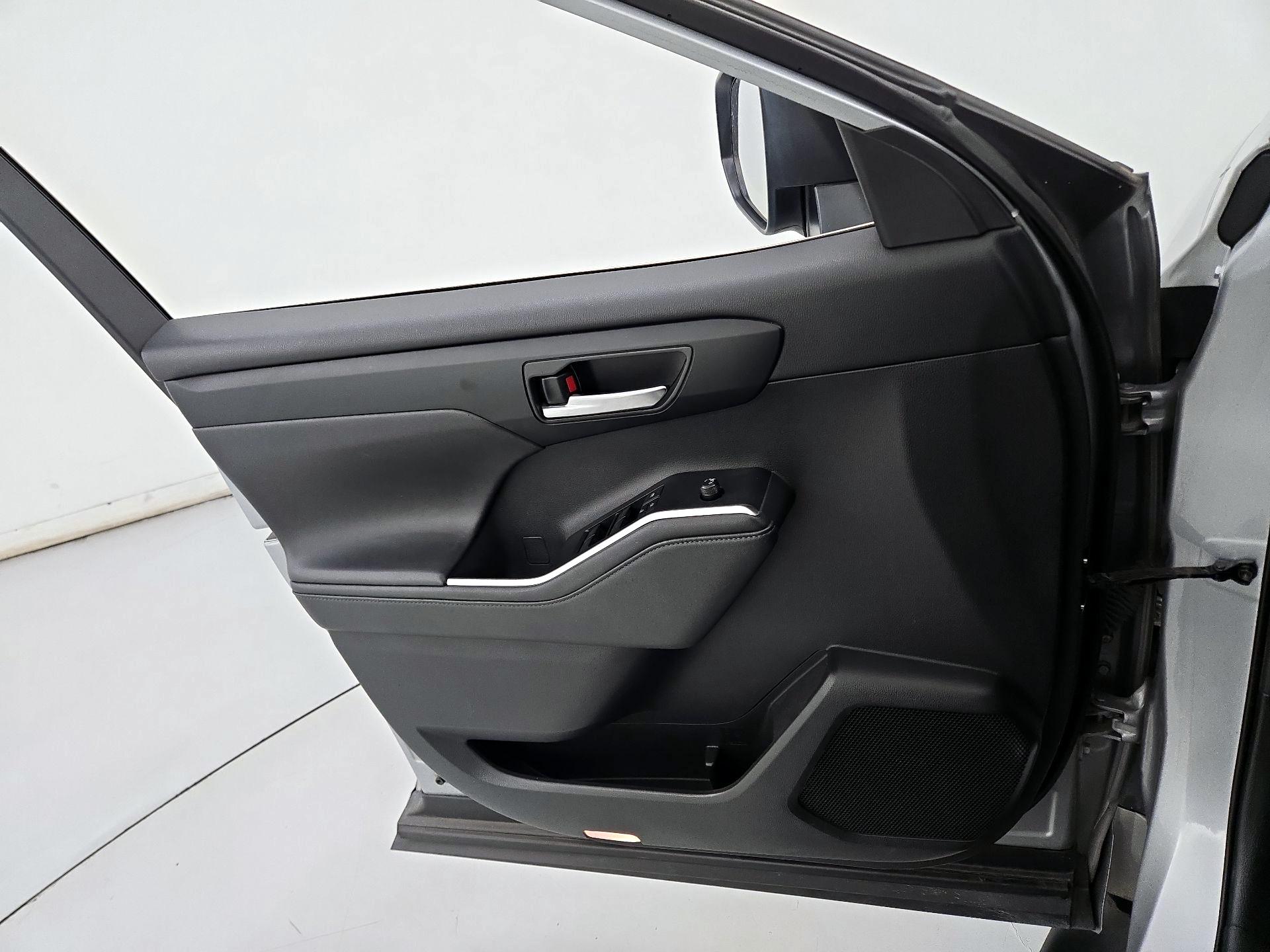 Thumbnail: 2020 Toyota Highlander - 12