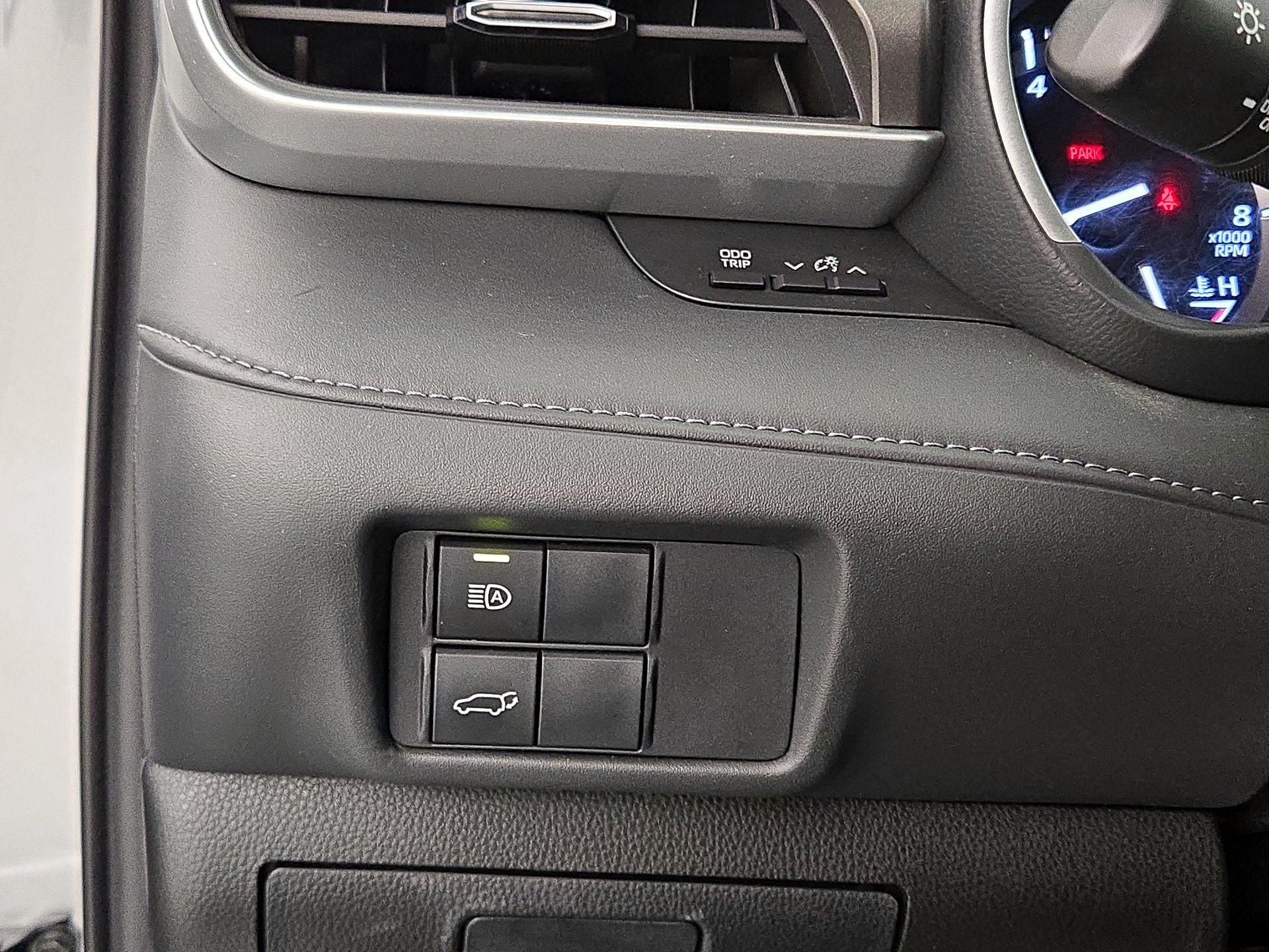 Thumbnail: 2020 Toyota Highlander - 13