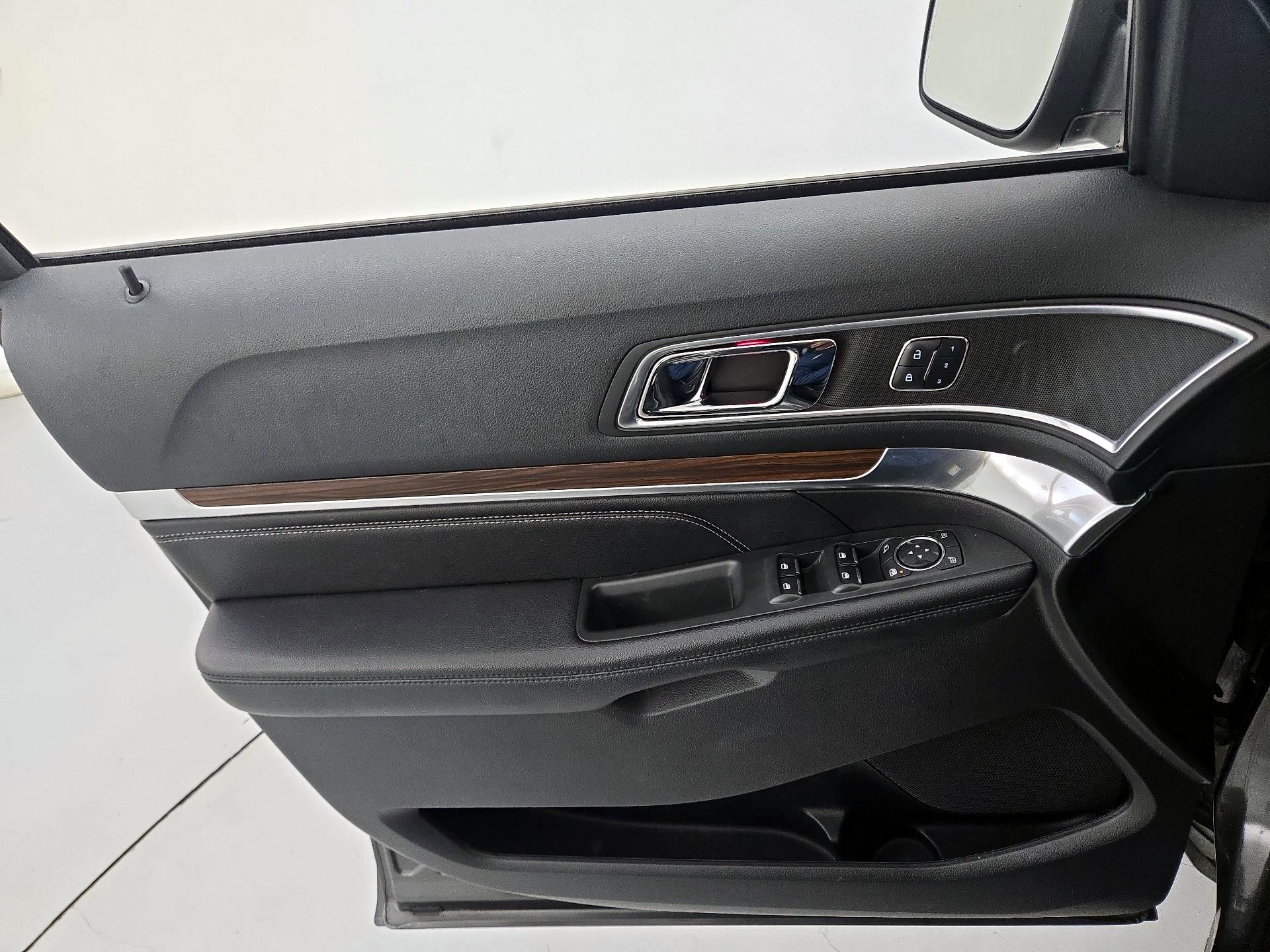 Thumbnail: 2016 Ford Explorer - 12