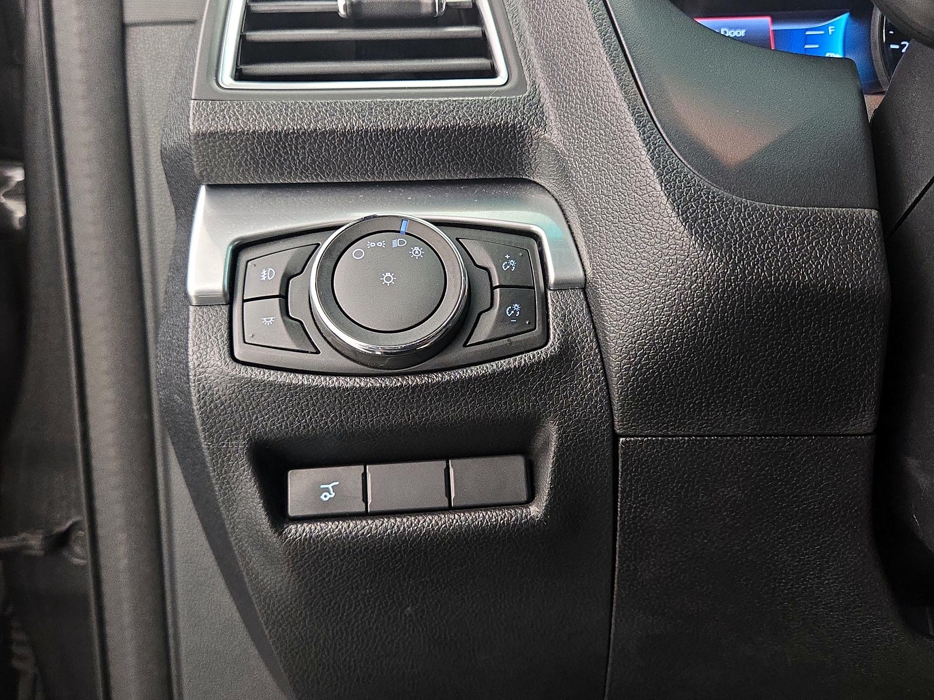 Thumbnail: 2016 Ford Explorer - 13