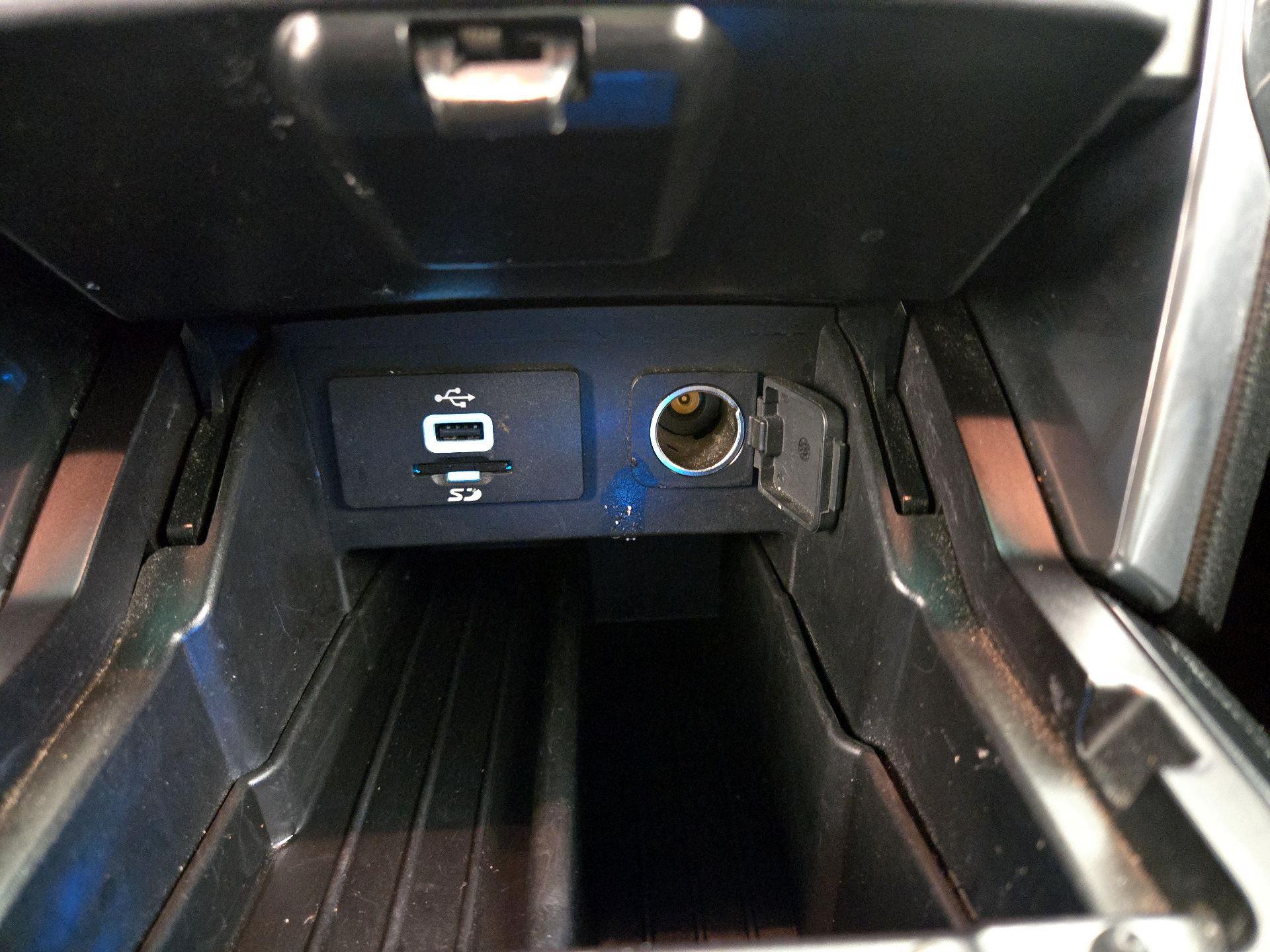 Thumbnail: 2016 Ford Explorer - 19