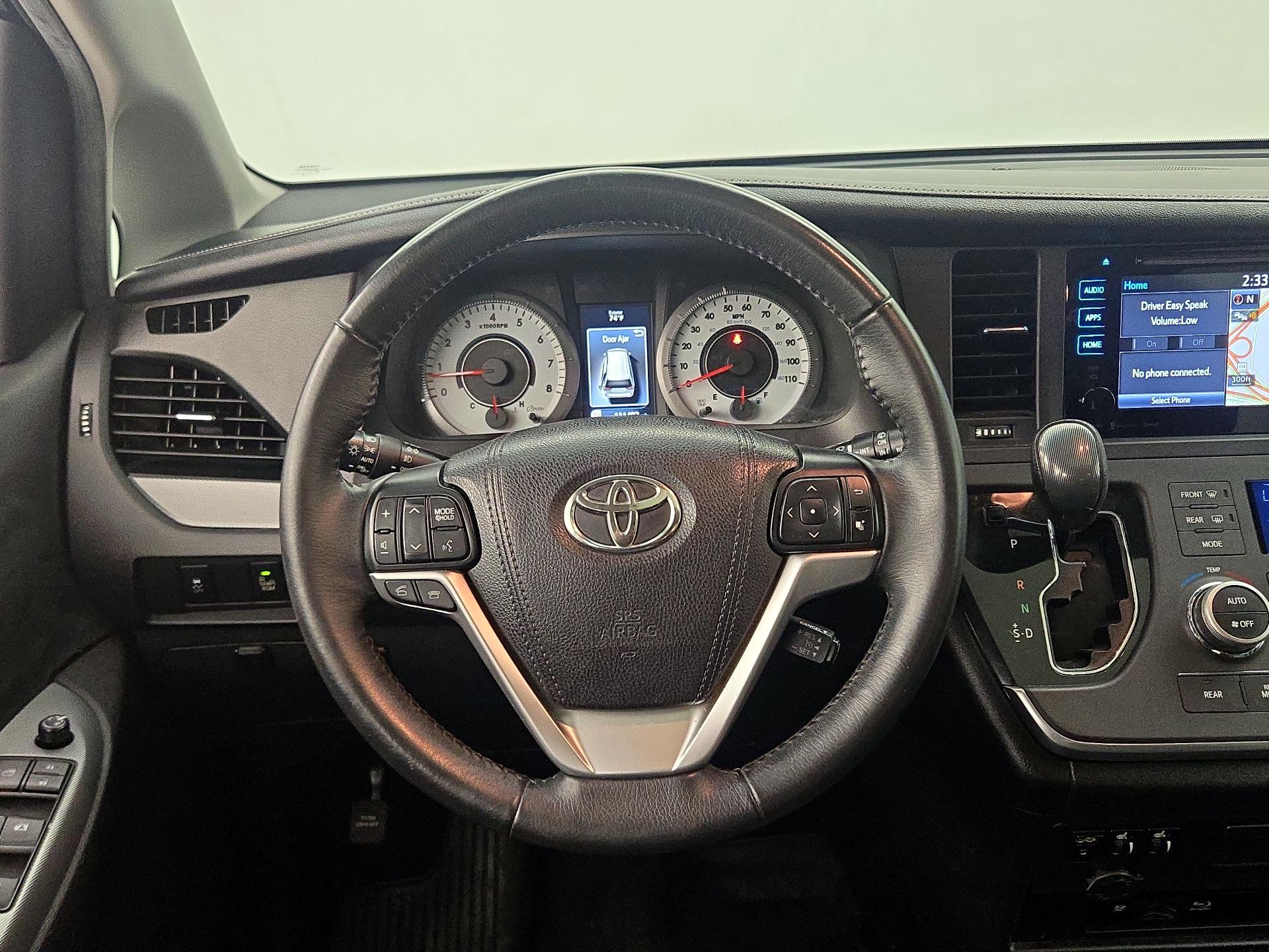 Thumbnail: 2016 Toyota Sienna - 10