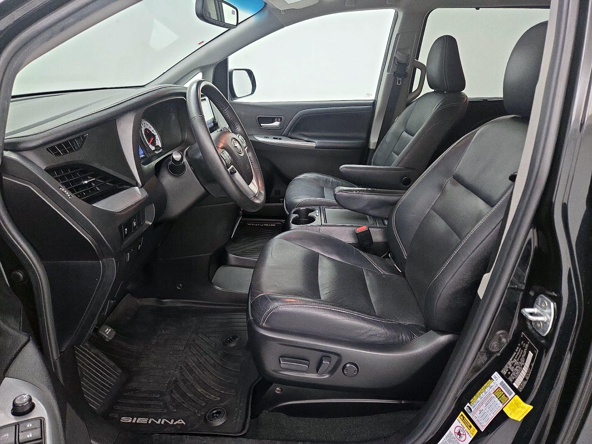 Thumbnail: 2016 Toyota Sienna - 11