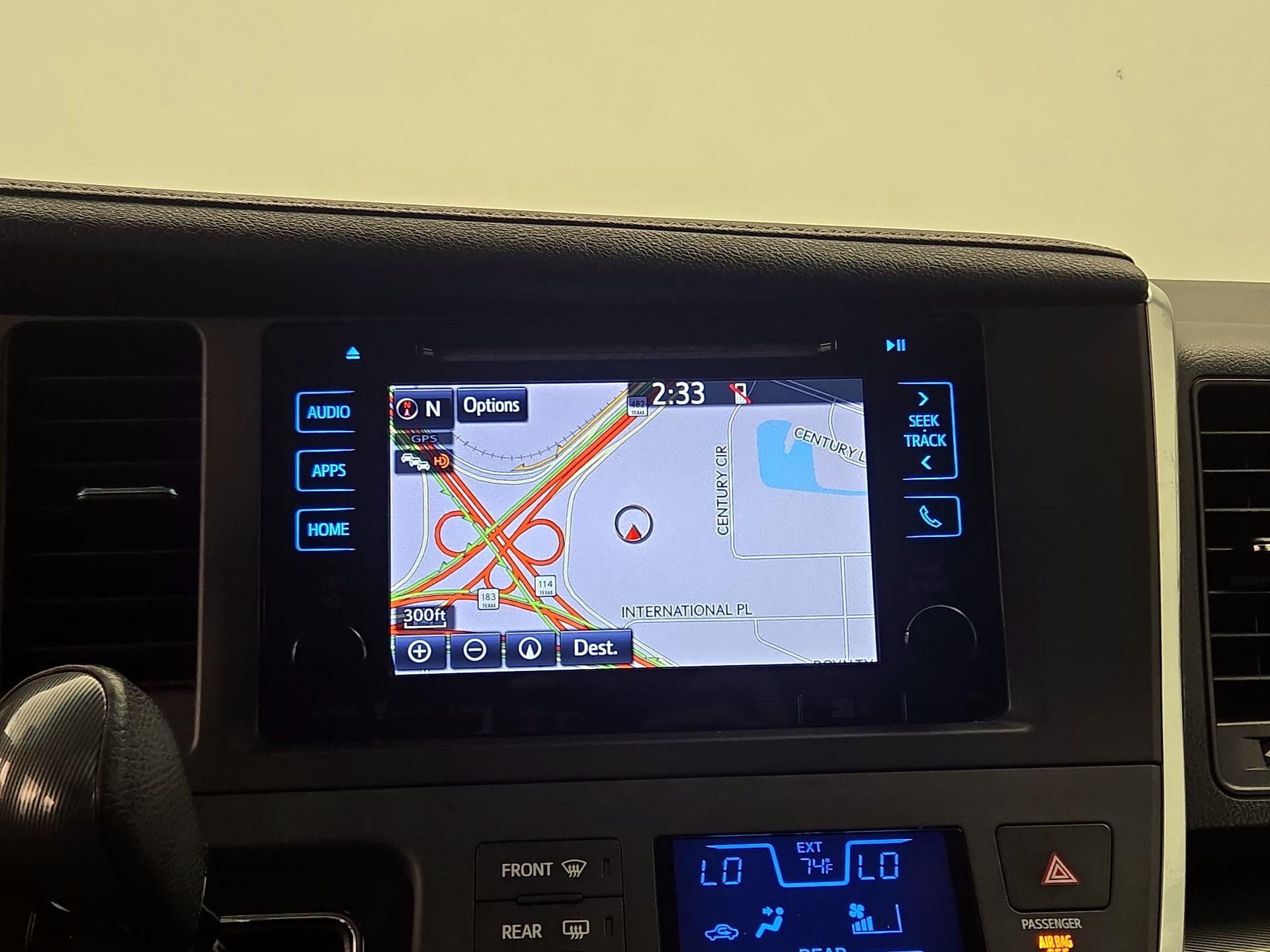 Thumbnail: 2016 Toyota Sienna - 14