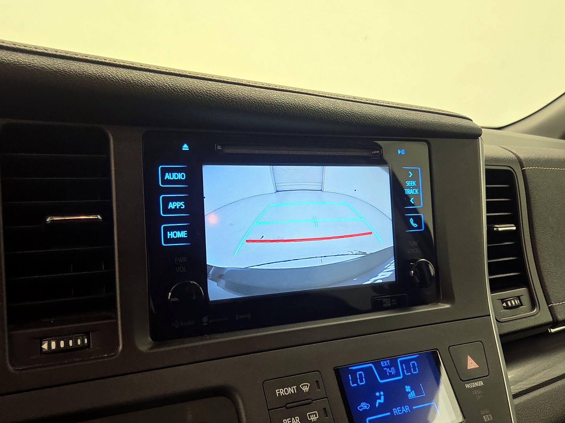 Thumbnail: 2016 Toyota Sienna - 15