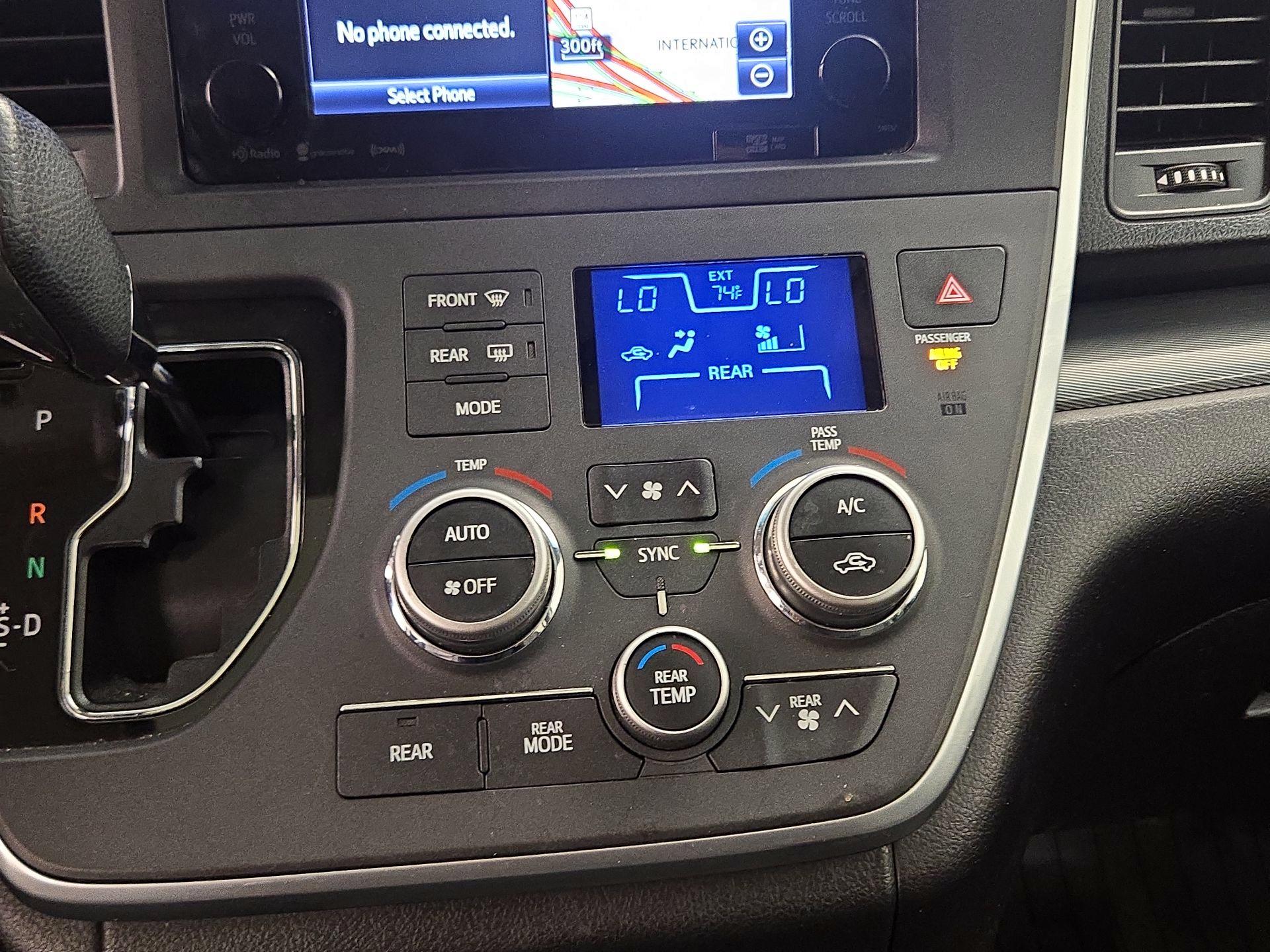 Thumbnail: 2016 Toyota Sienna - 17