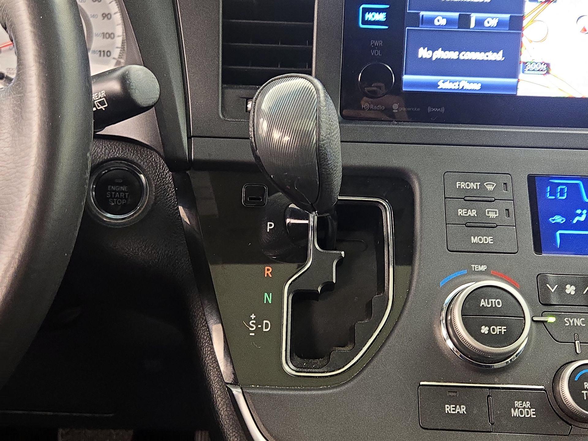 Thumbnail: 2016 Toyota Sienna - 18