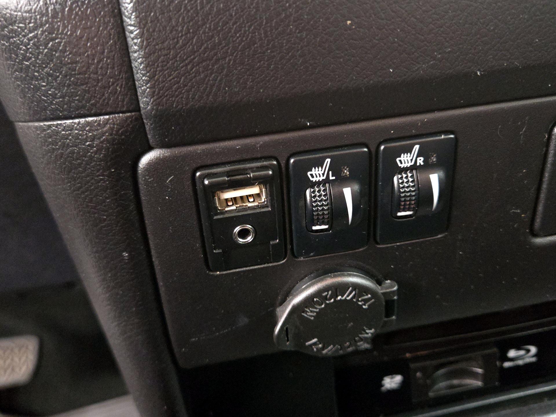 Thumbnail: 2016 Toyota Sienna - 19