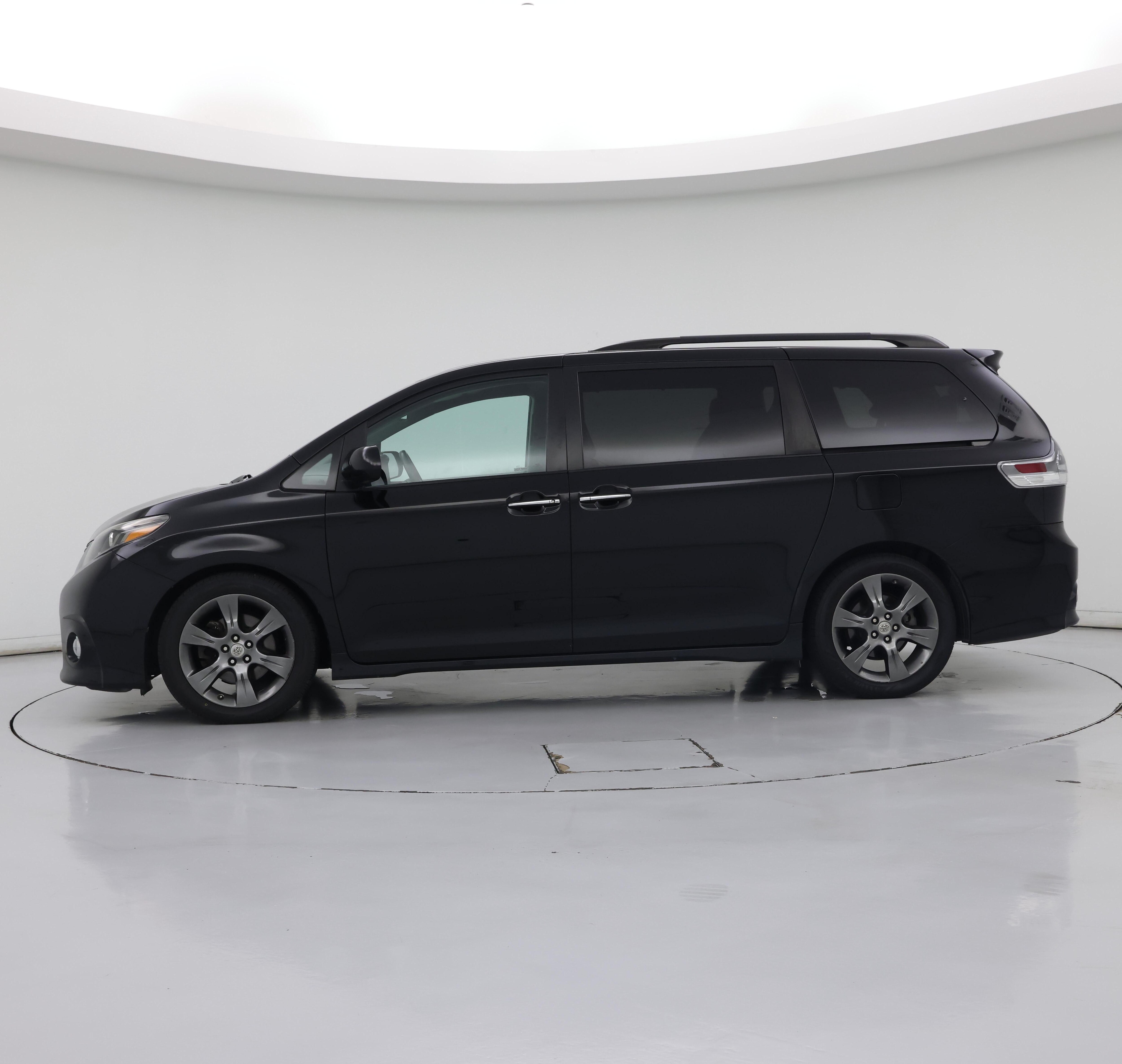 Thumbnail: 2016 Toyota Sienna - 3