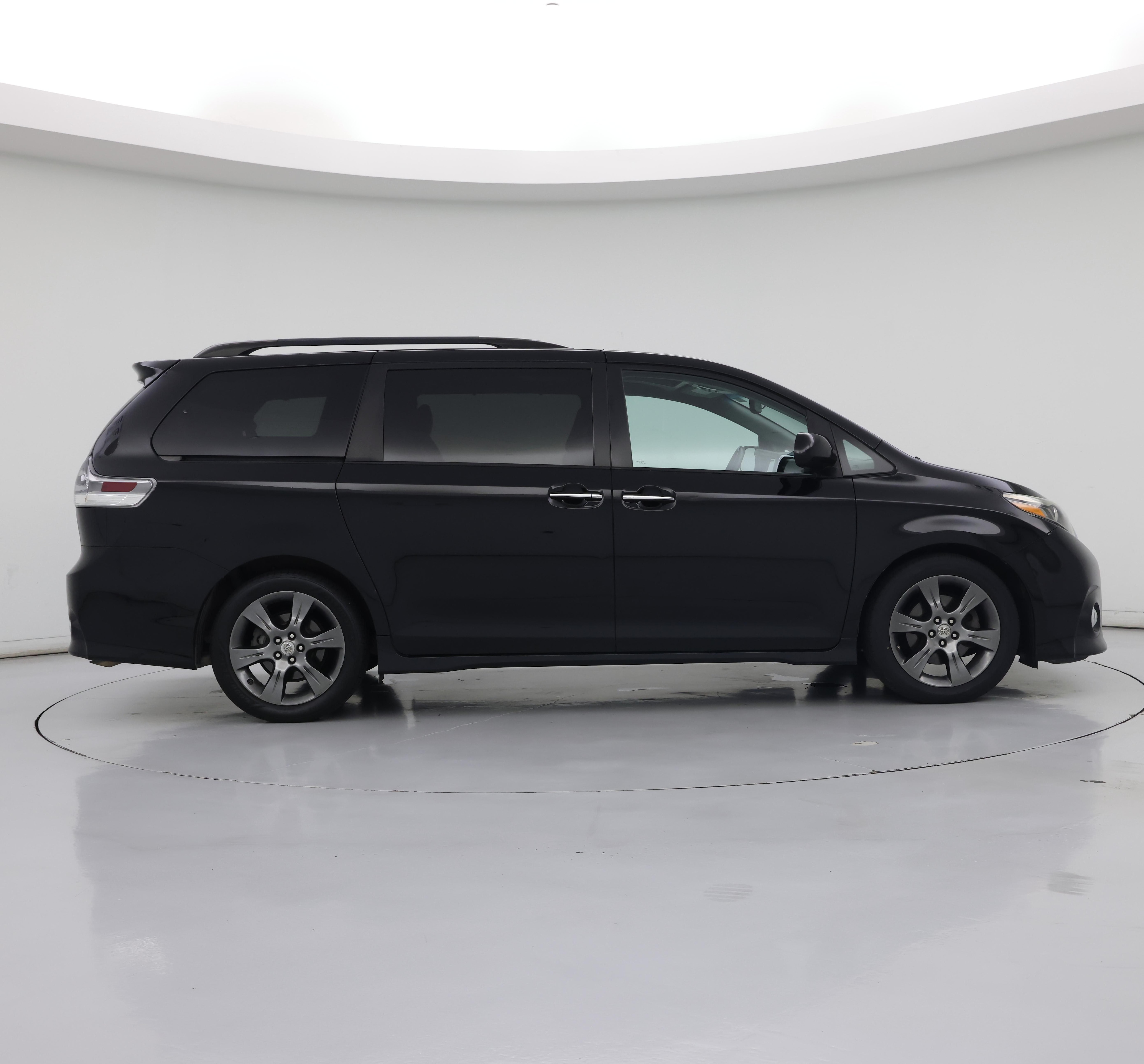 Thumbnail: 2016 Toyota Sienna - 7