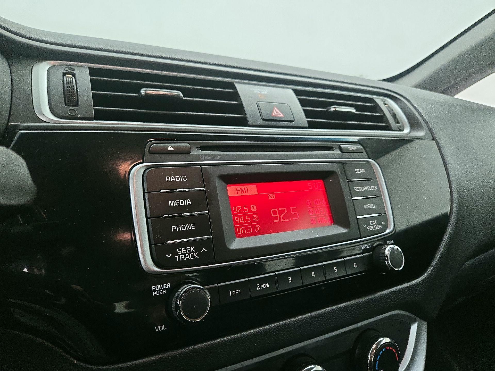 Thumbnail: 2017 Kia Rio - 14