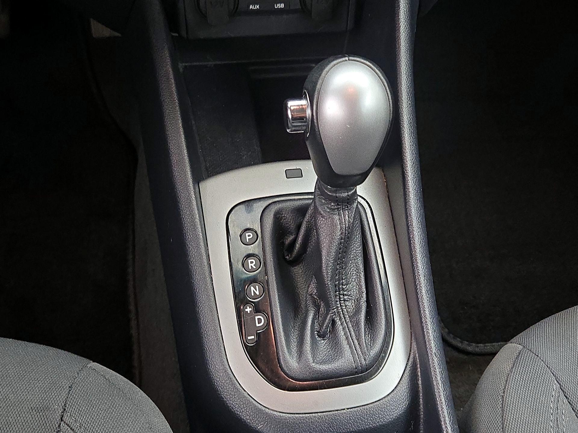 Thumbnail: 2017 Kia Rio - 16