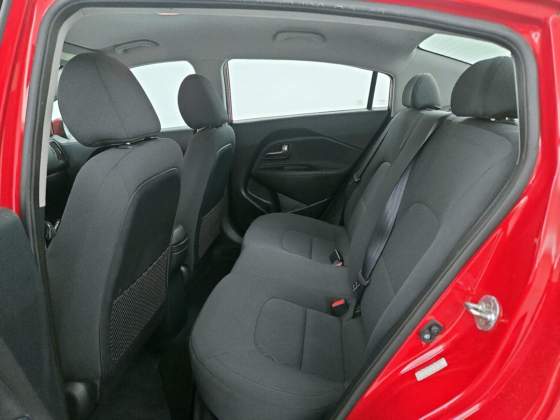 Thumbnail: 2017 Kia Rio - 18