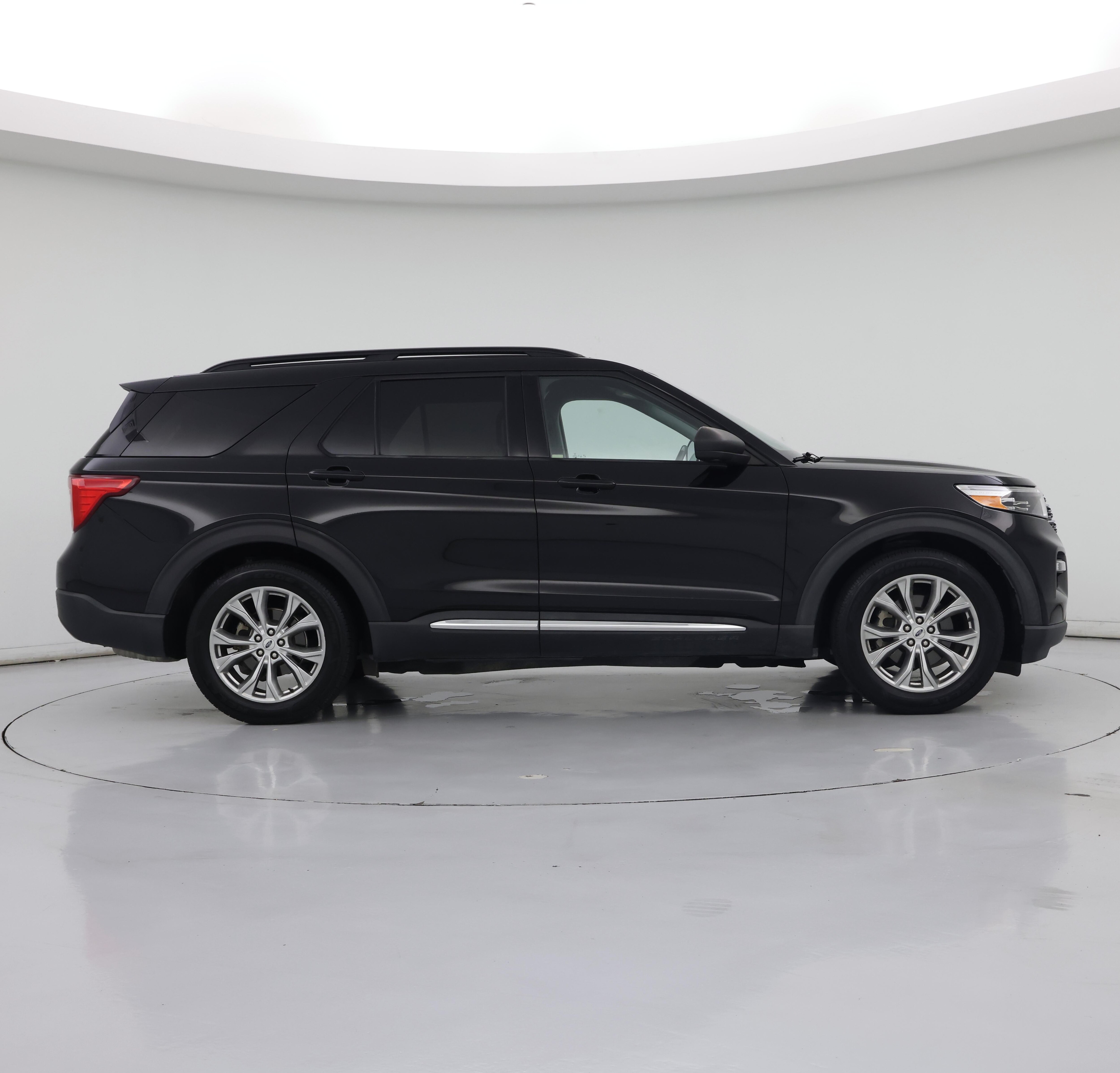 Thumbnail: 2021 Ford Explorer - 7