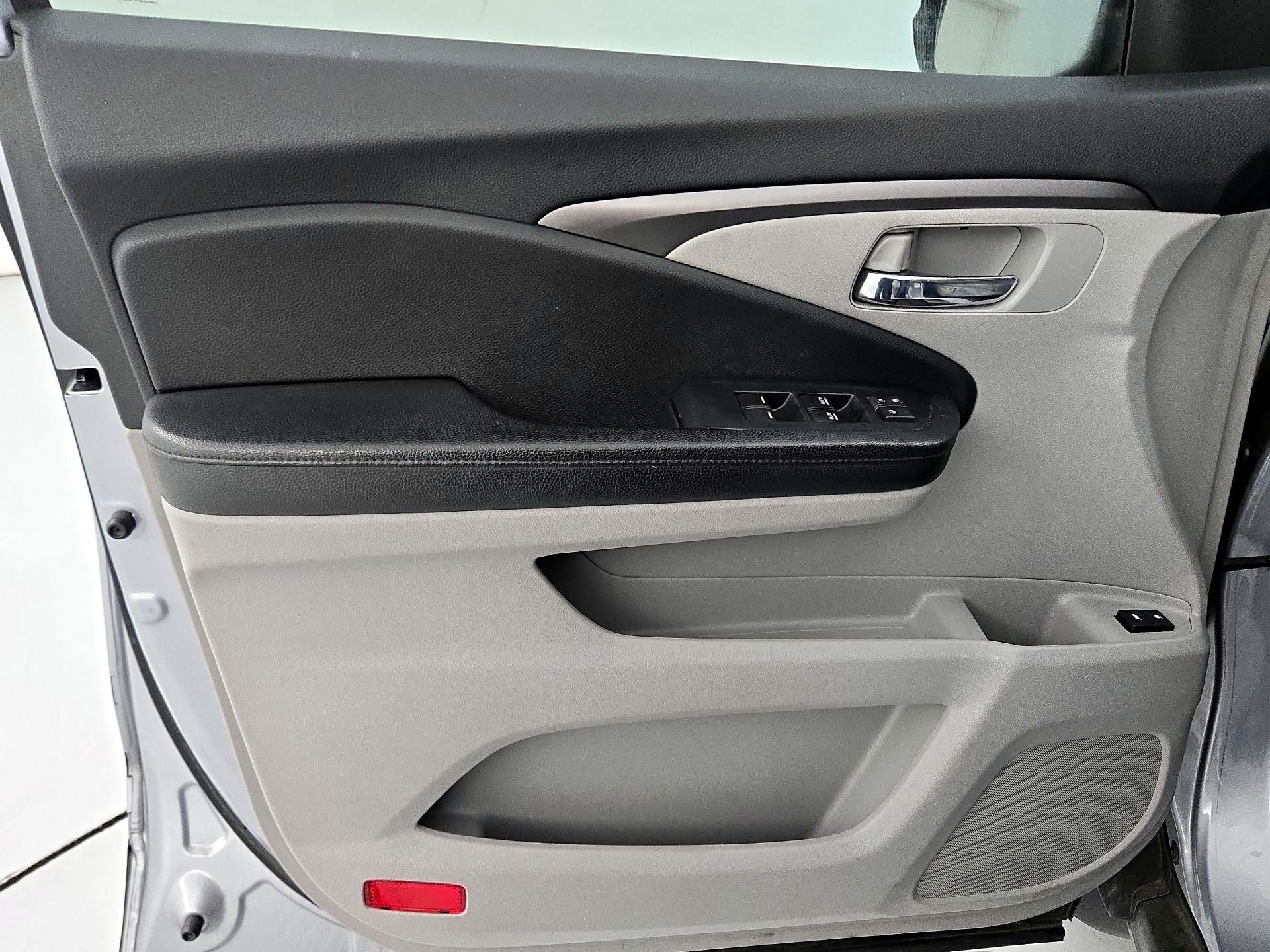 Thumbnail: 2018 Honda Pilot - 12