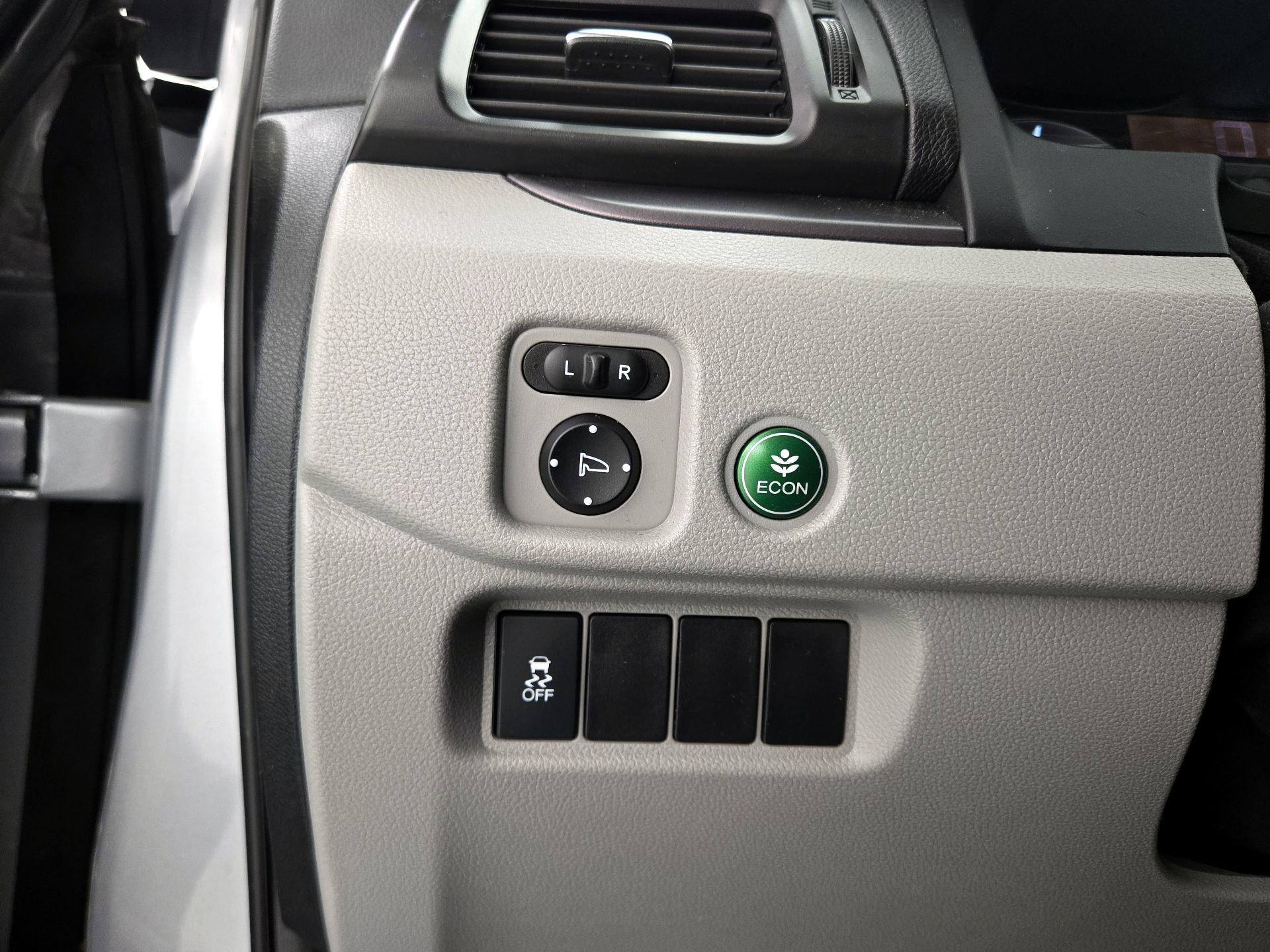 Thumbnail: 2018 Honda Pilot - 13