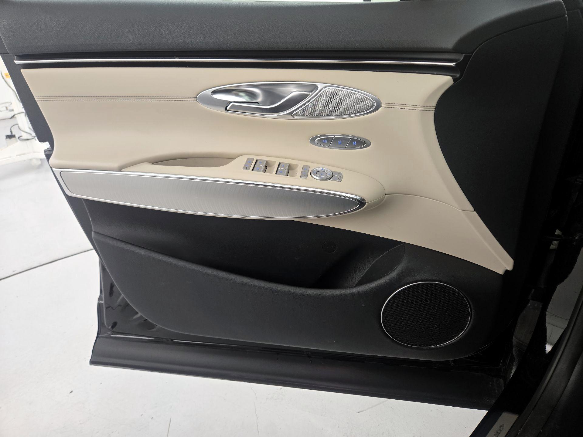 Thumbnail: 2024 Genesis GV70 - 12