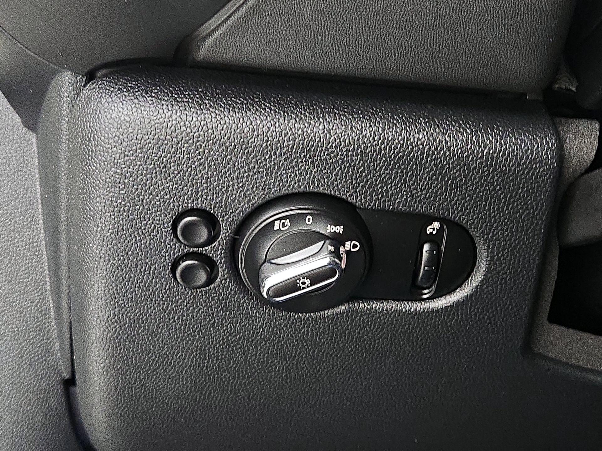 Thumbnail: 2020 MINI Cooper Hardtop - 13