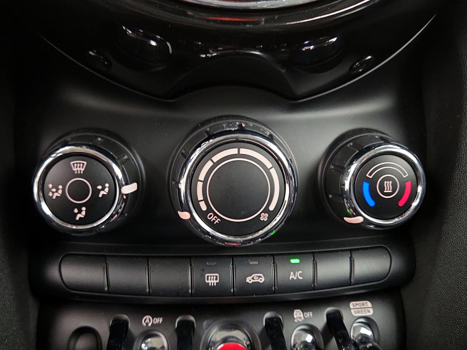 Thumbnail: 2020 MINI Cooper Hardtop - 16