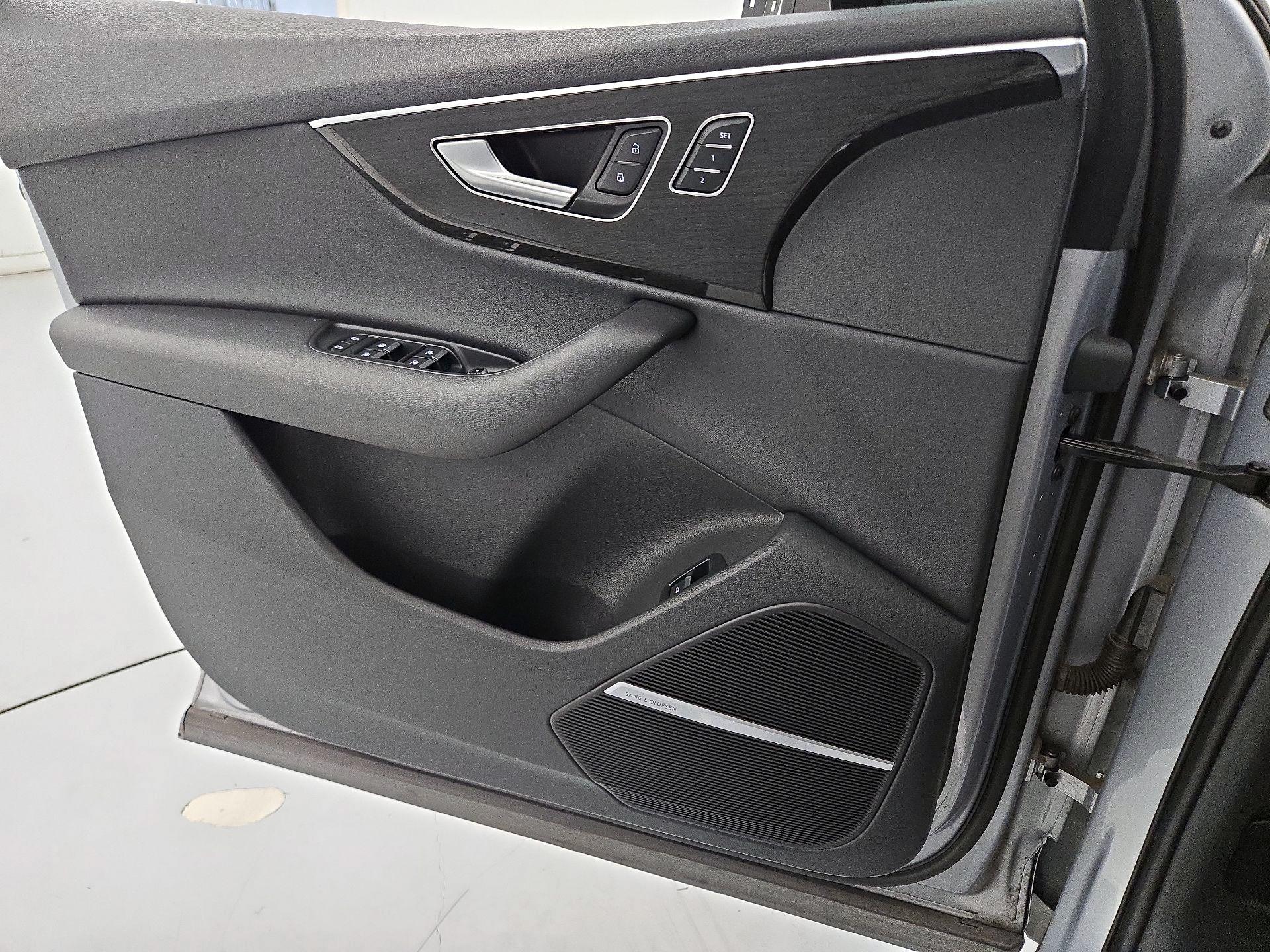 Thumbnail: 2022 Audi Q7 - 12