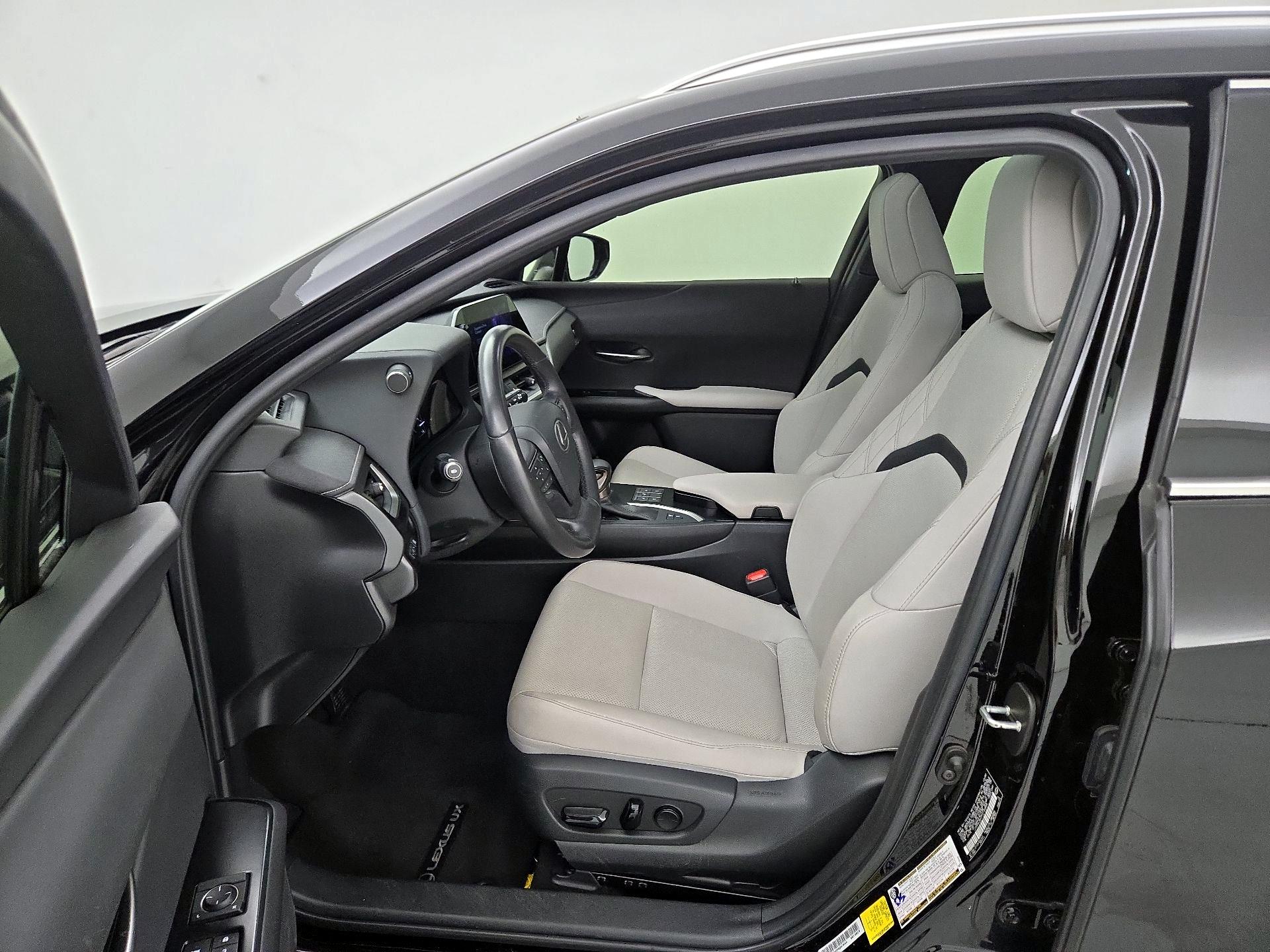 Thumbnail: 2023 Lexus UX - 11